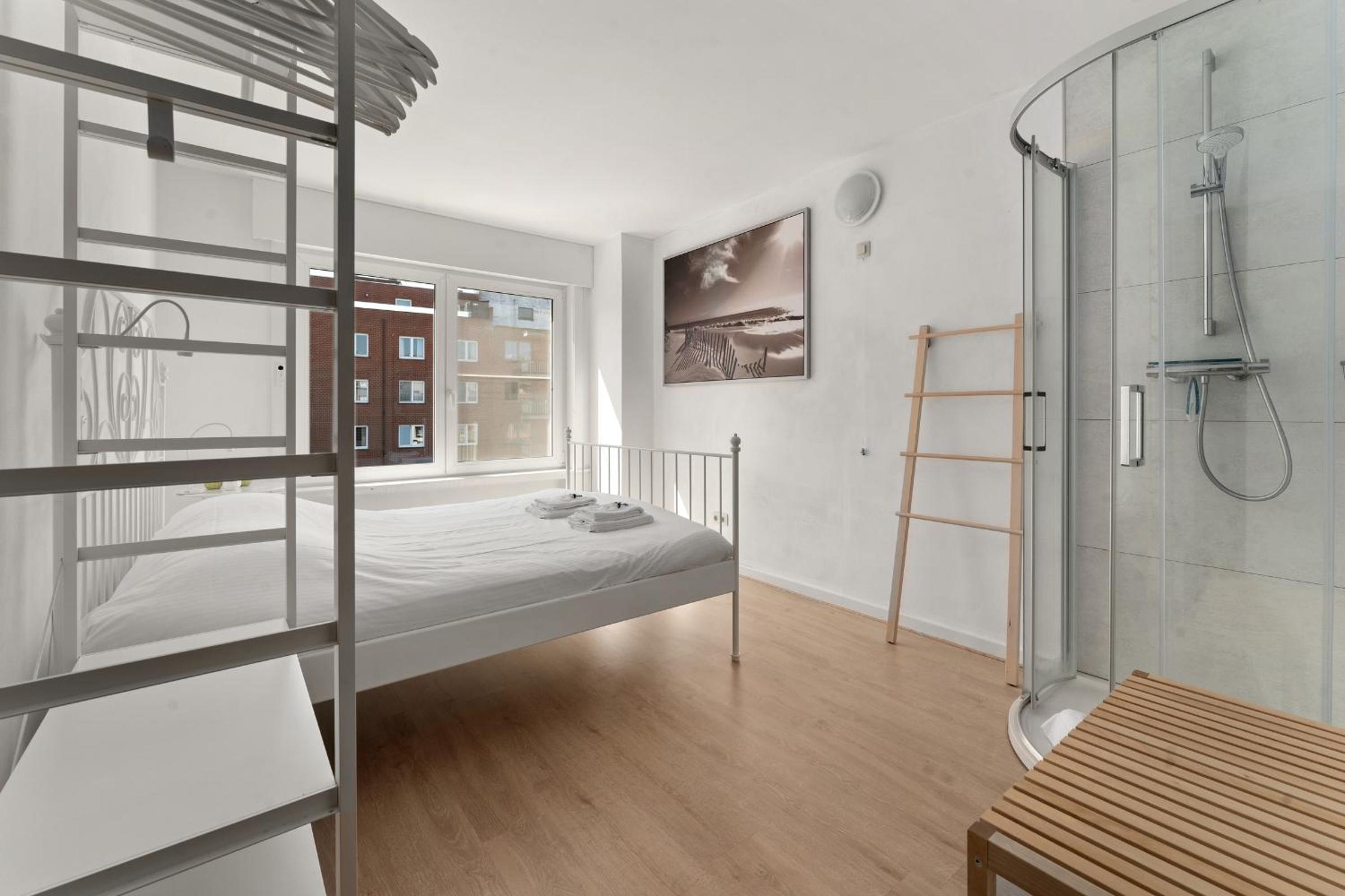 Ruime woning 10p met zonnige tuin & nabij strand
