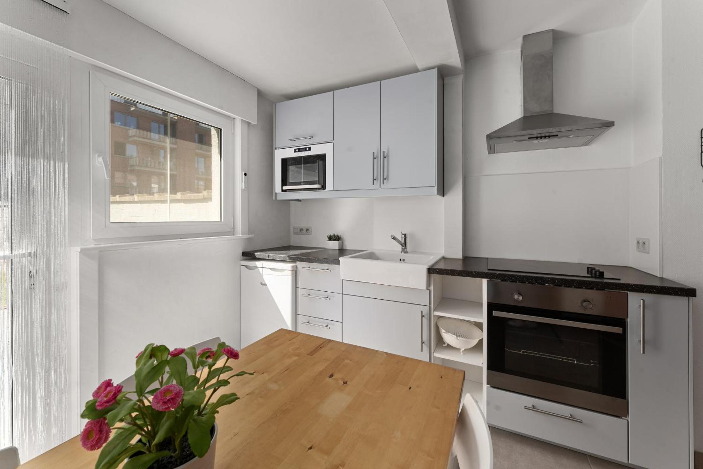 Ruime woning 10p met zonnige tuin & nabij strand