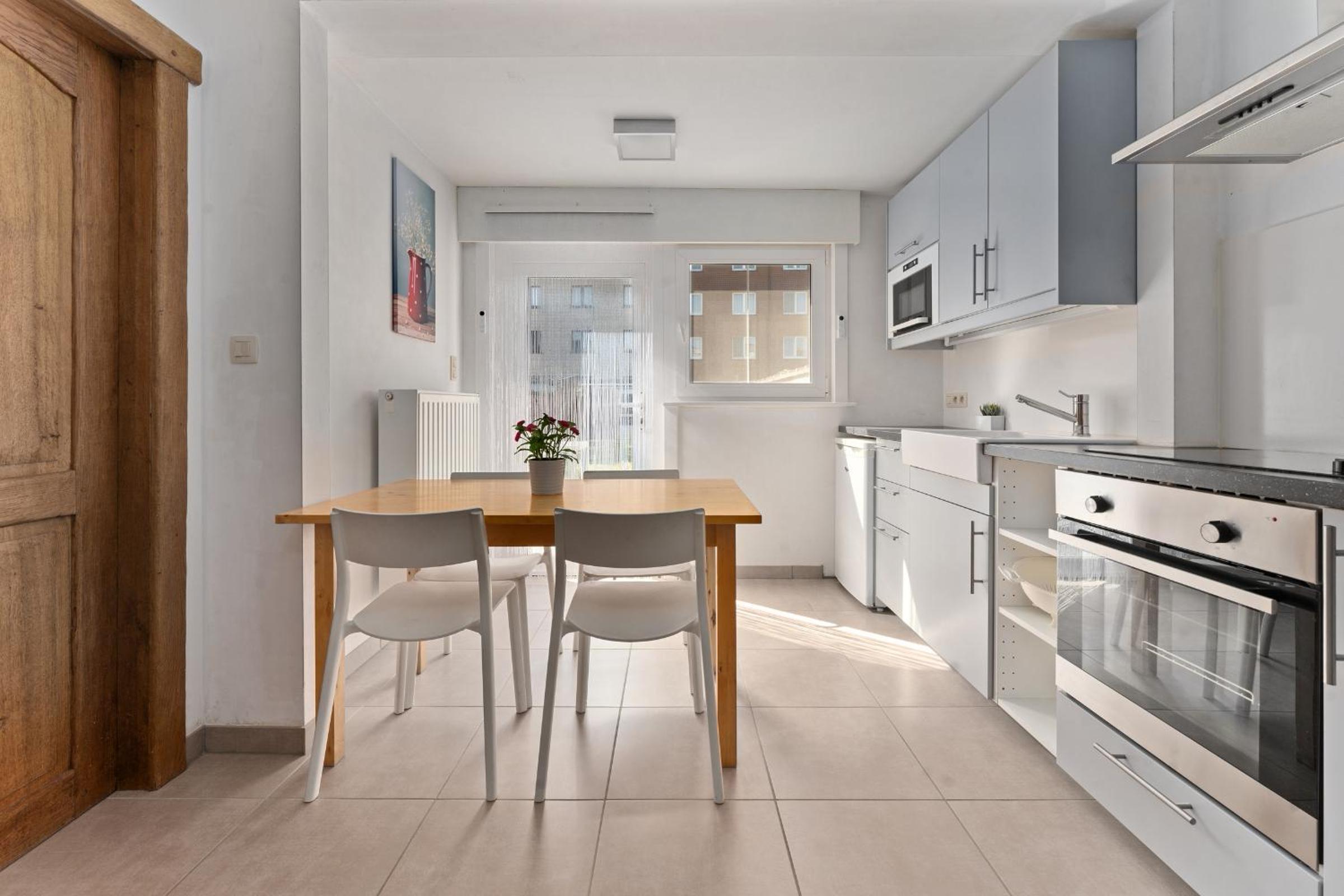 Ruime woning 10p met zonnige tuin & nabij strand
