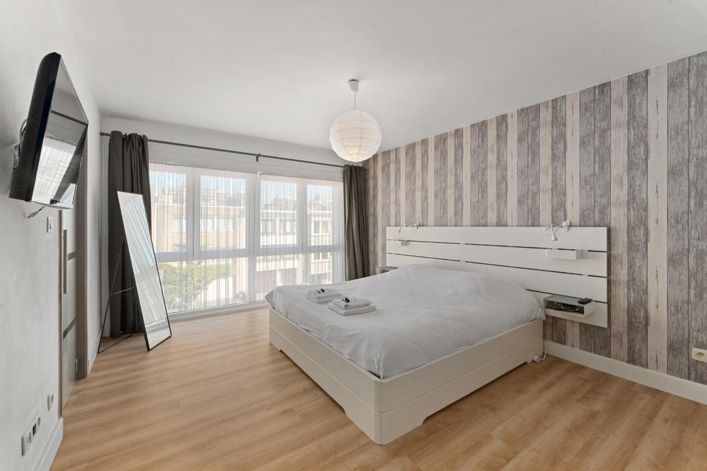 Ruime woning 10p met zonnige tuin & nabij strand