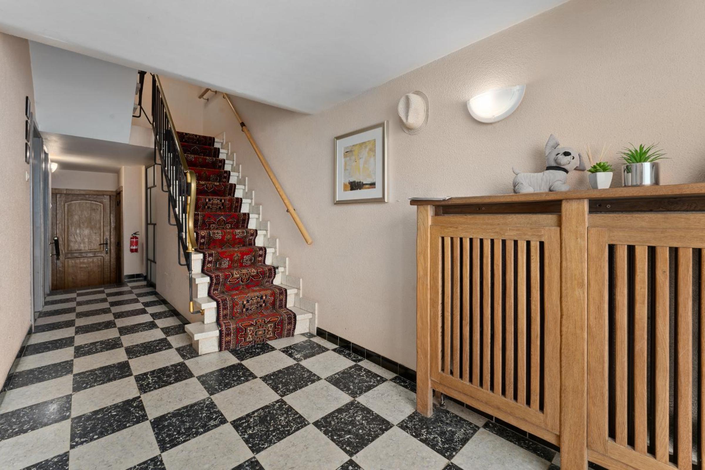 Ruime woning 10p met zonnige tuin & nabij strand