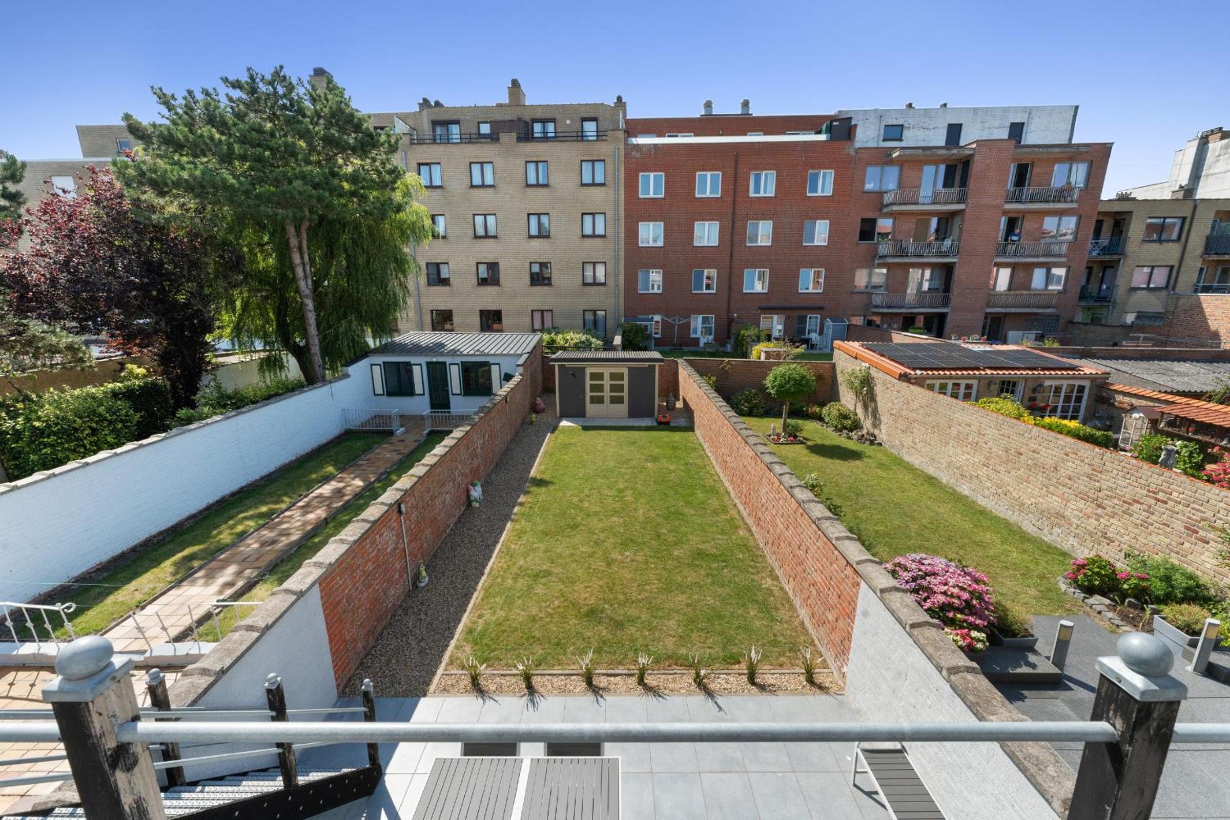 Ruime woning 10p met zonnige tuin & nabij strand