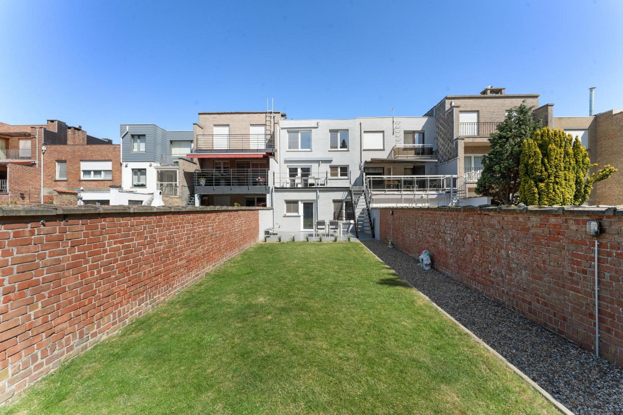 Ruime woning 10p met zonnige tuin & nabij strand