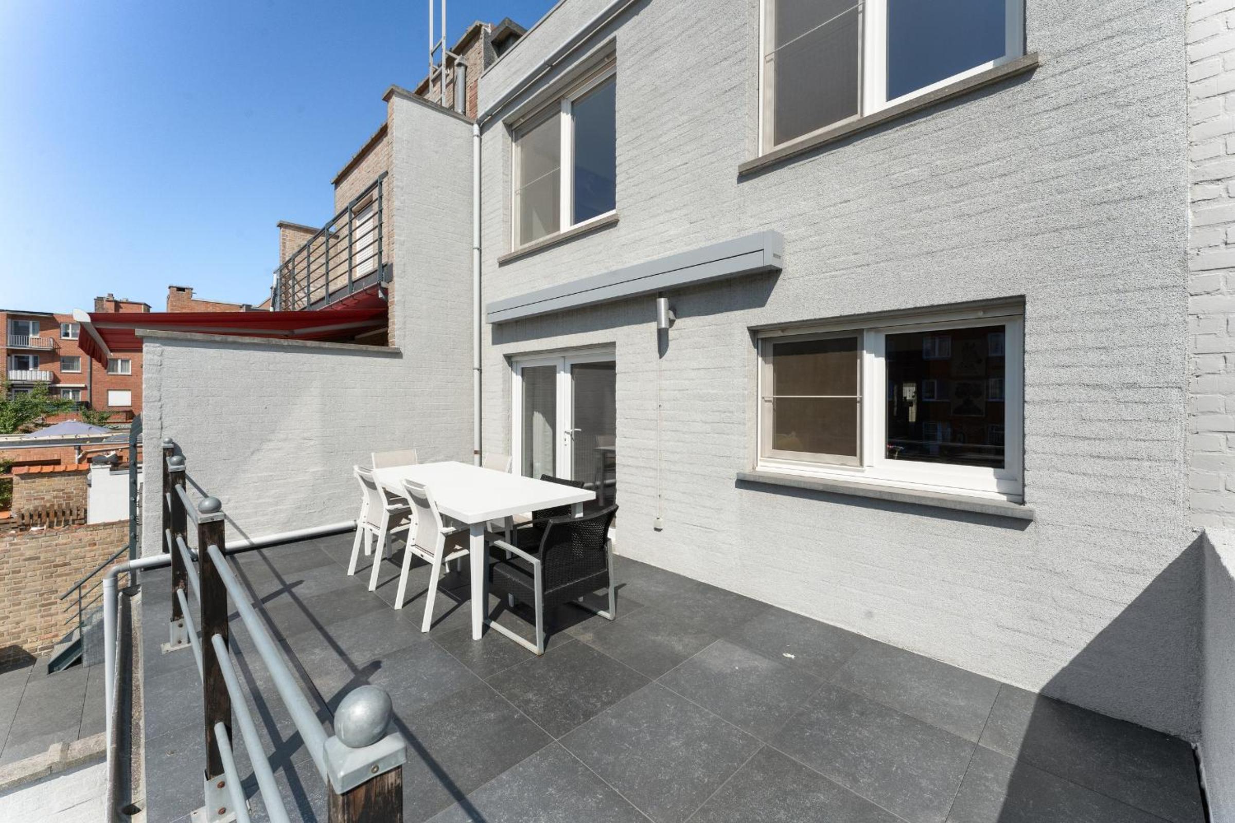 Ruime woning 10p met zonnige tuin & nabij strand
