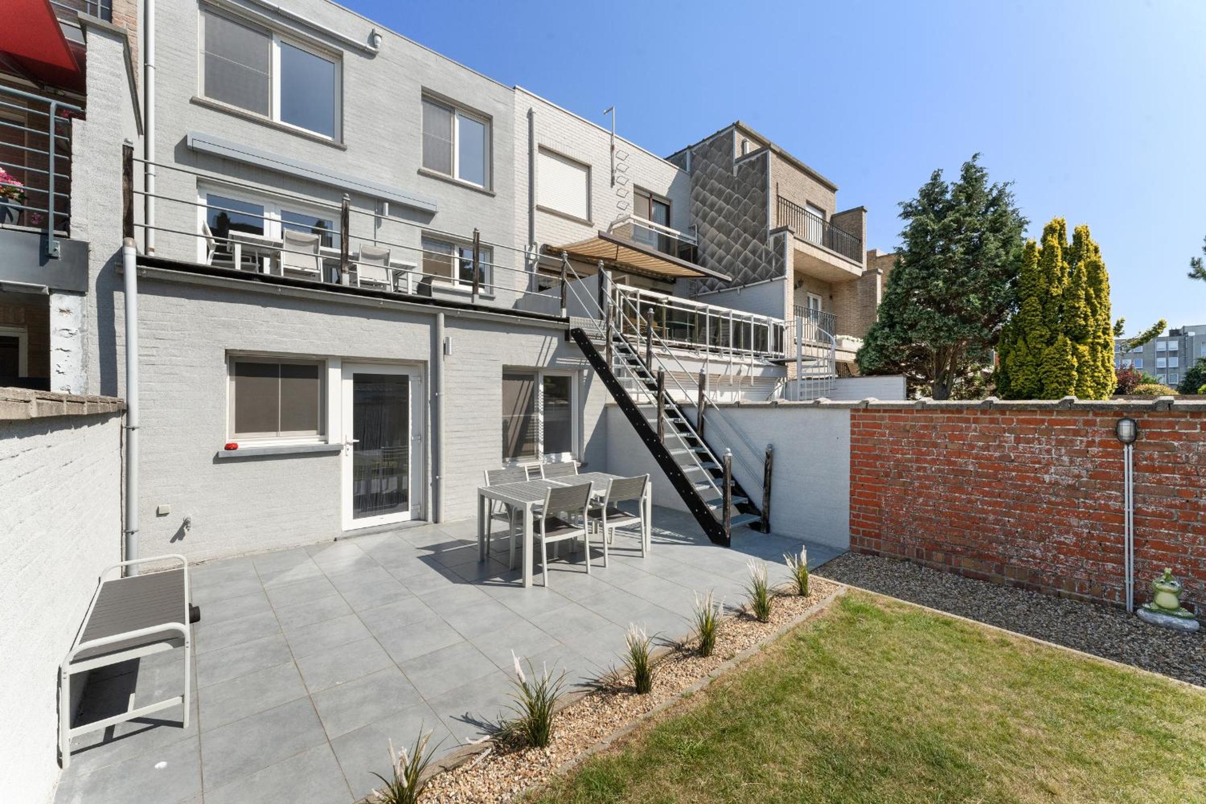 Ruime woning 10p met zonnige tuin & nabij strand
