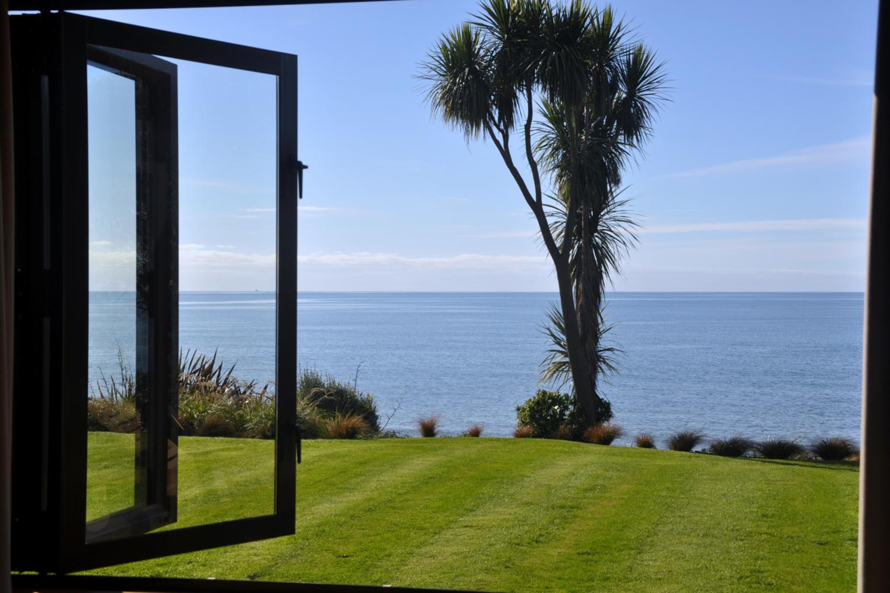 Adrift In Golden Bay- Absolute Beachfront Villas