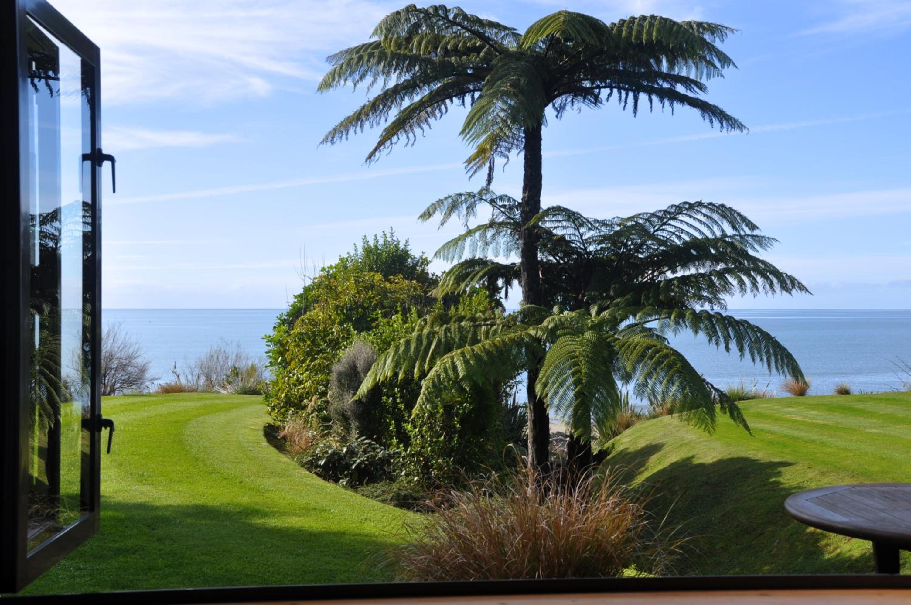 Adrift In Golden Bay- Absolute Beachfront Villas