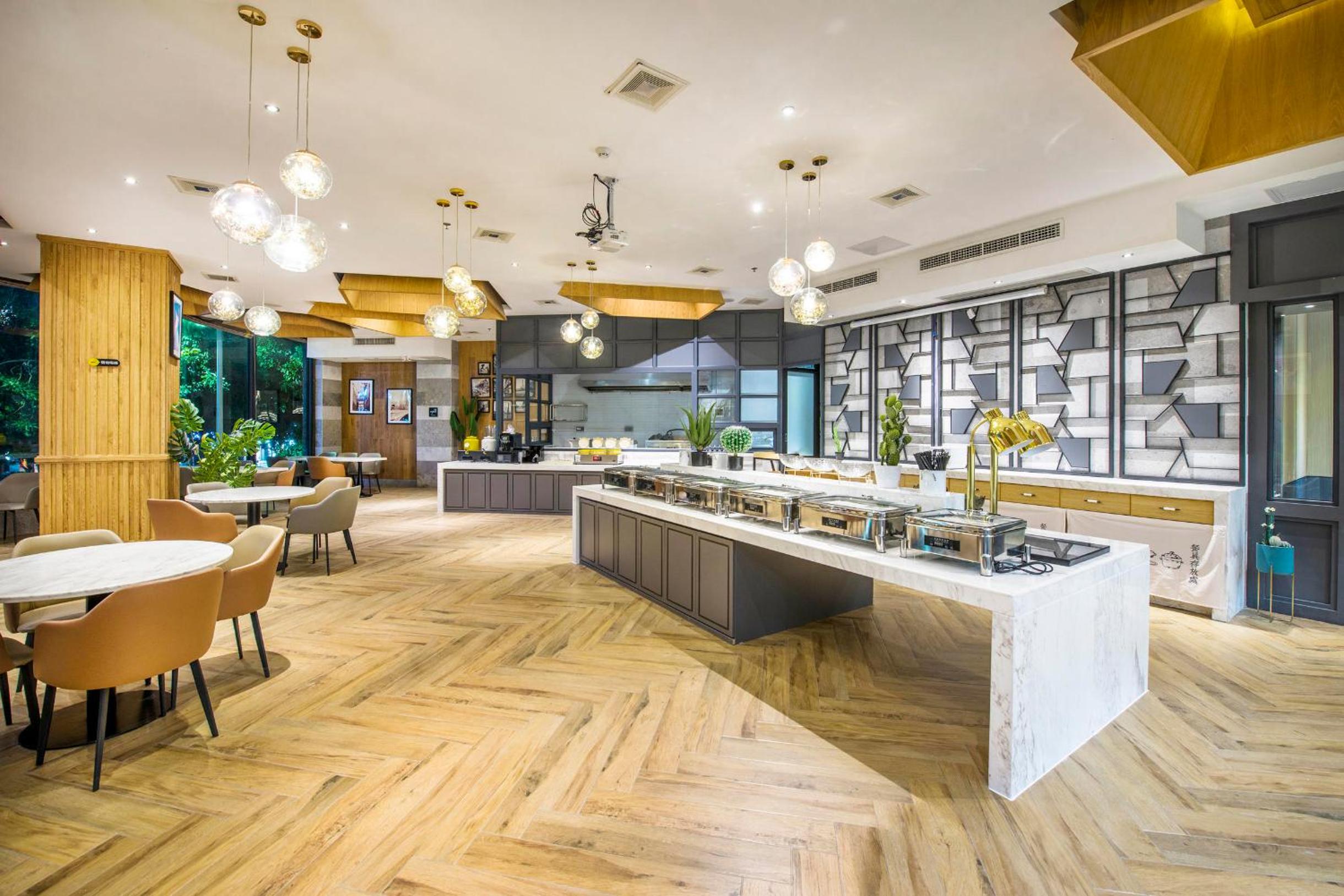 Atour X Hotel Yangjiang Jiangcheng Junyi Plaza