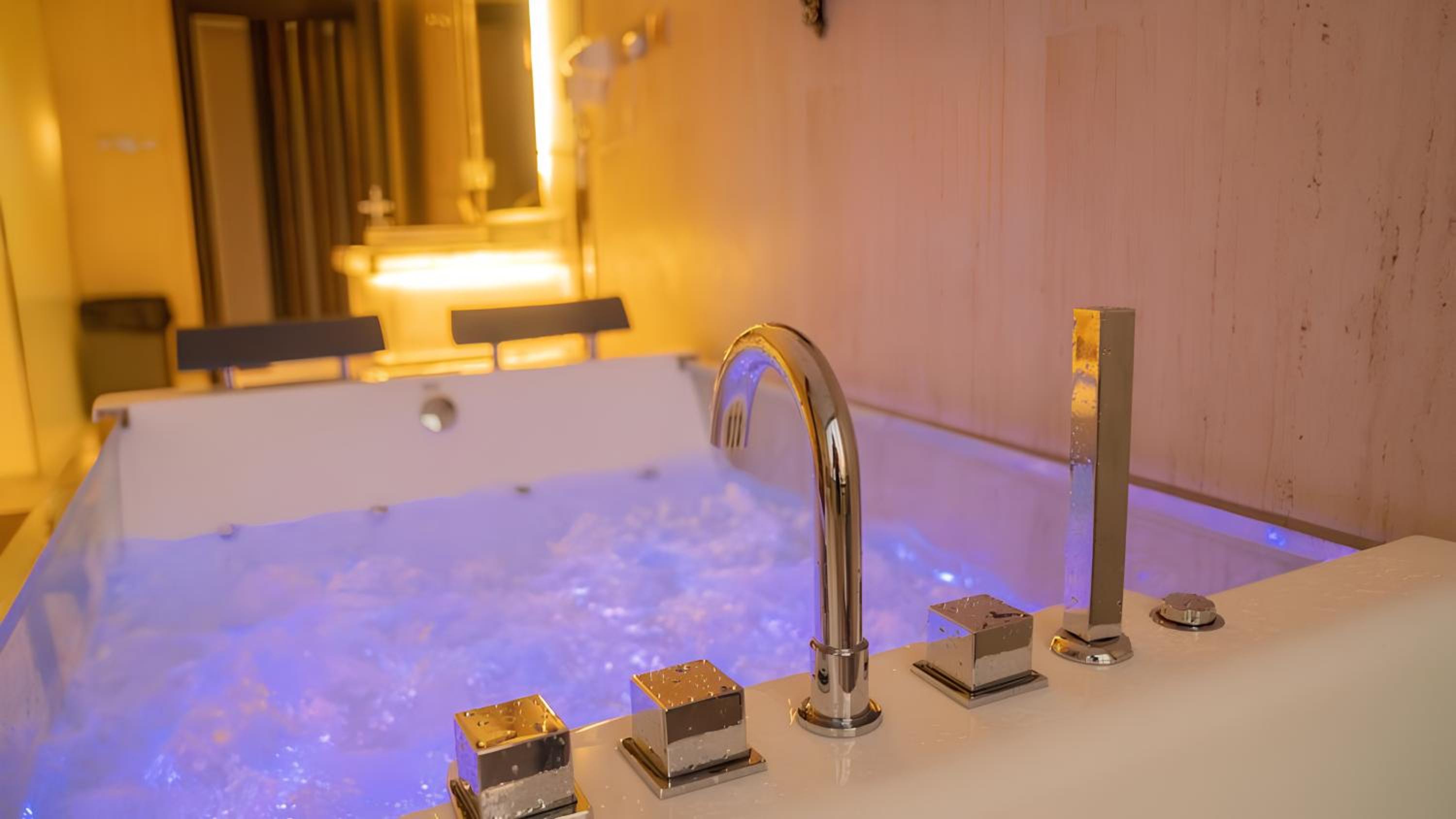 Al Qand Chalet For Families Only