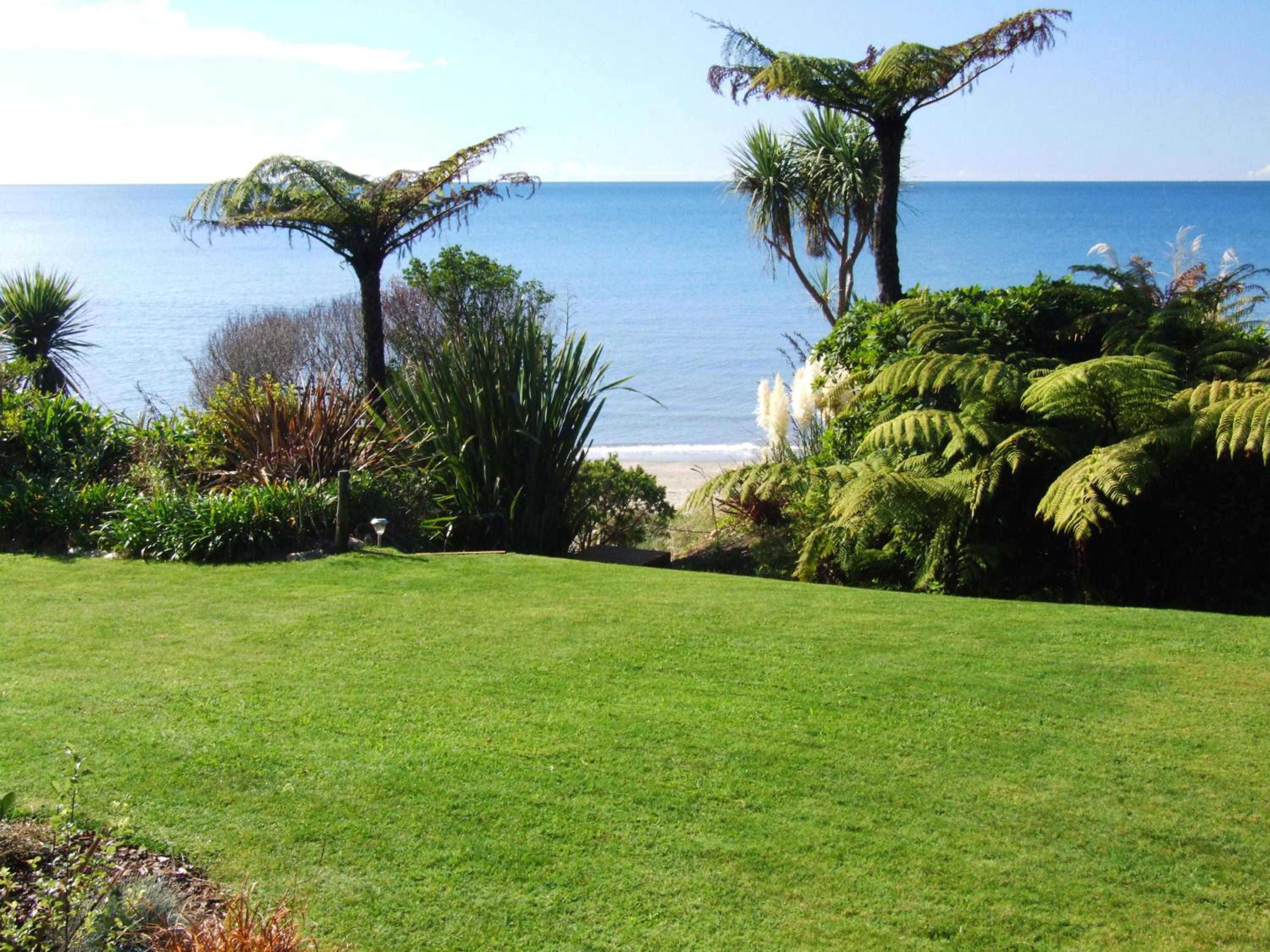 Adrift In Golden Bay- Absolute Beachfront Villas