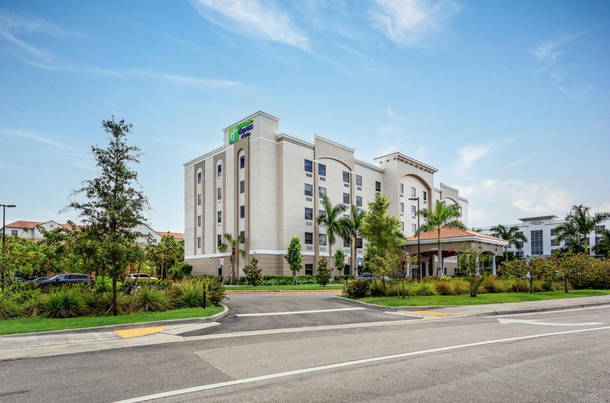Hotel Holiday Inn Express & Suites - Miramar, an IHG Hotel - Image 1