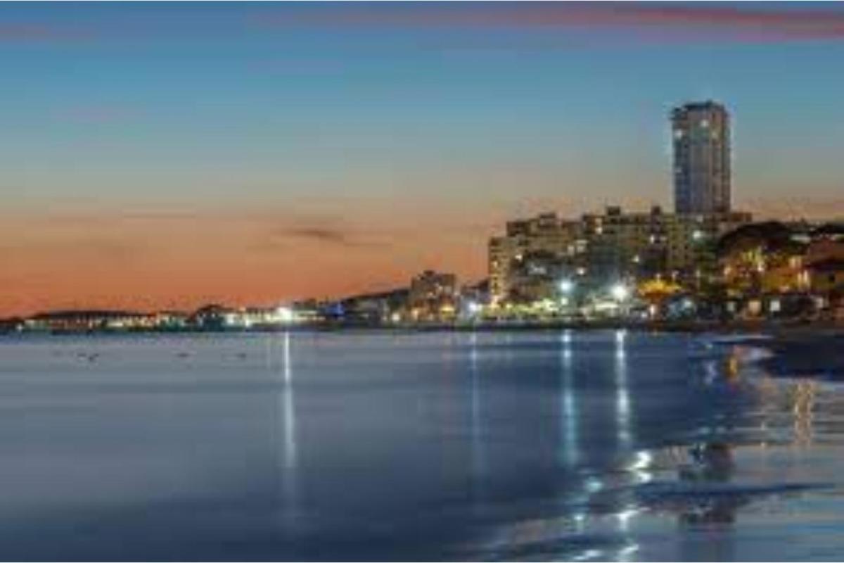 Bedo House Beach Front - Happy Rentals view 4