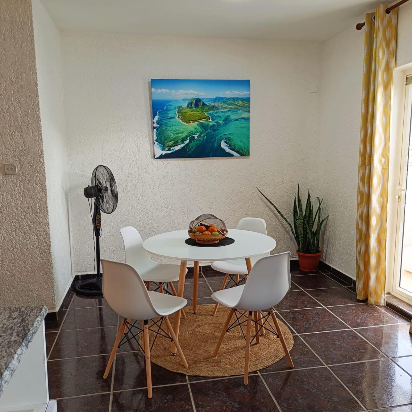 The Coastal Apartment