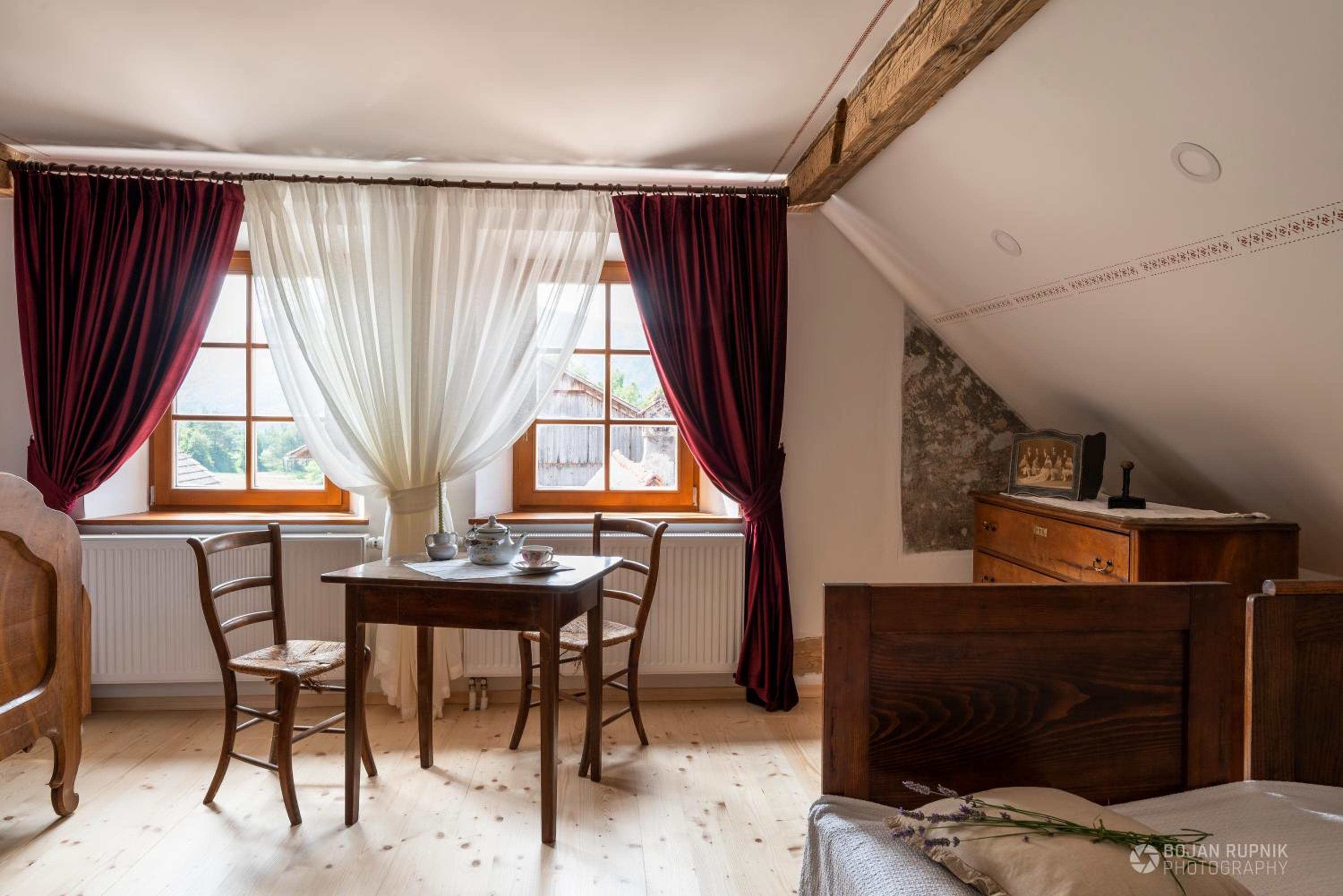 Notranjska hiša - traditional country house, close to the world attraction Cerknica lake view 4