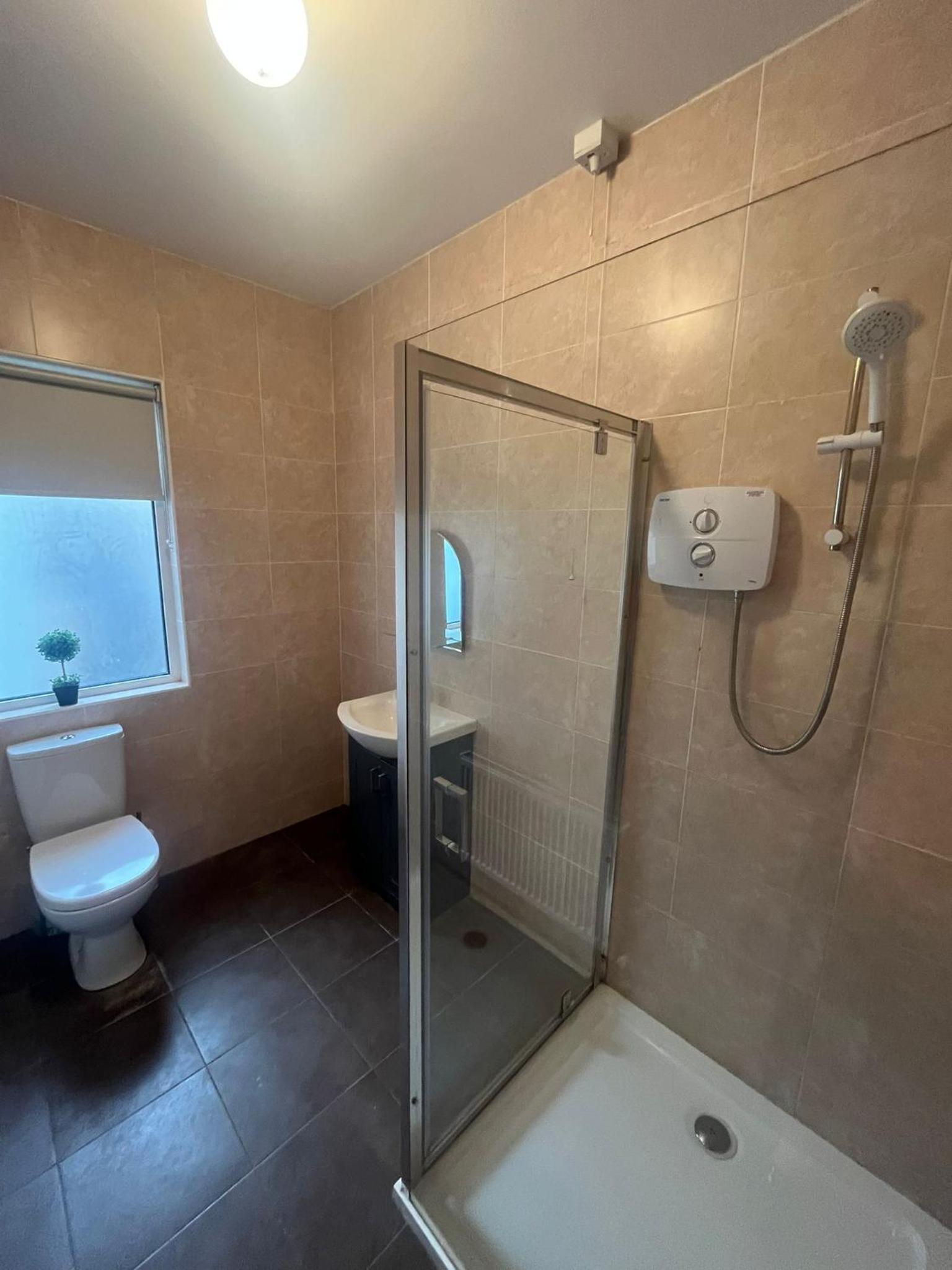Yeats Lodge Self catering Apartment and Bar view 3