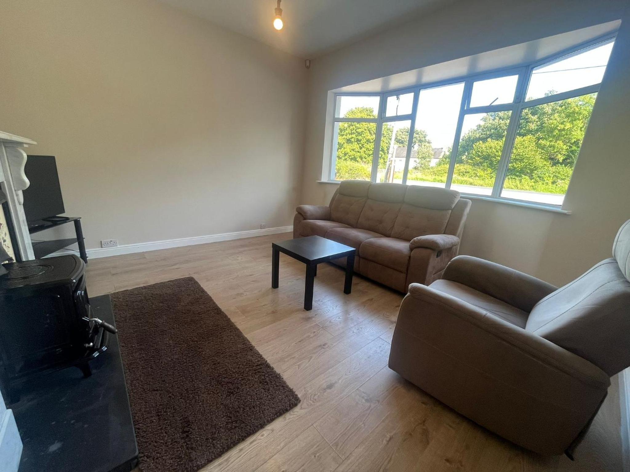 Yeats Lodge Self catering Apartment and Bar view 4