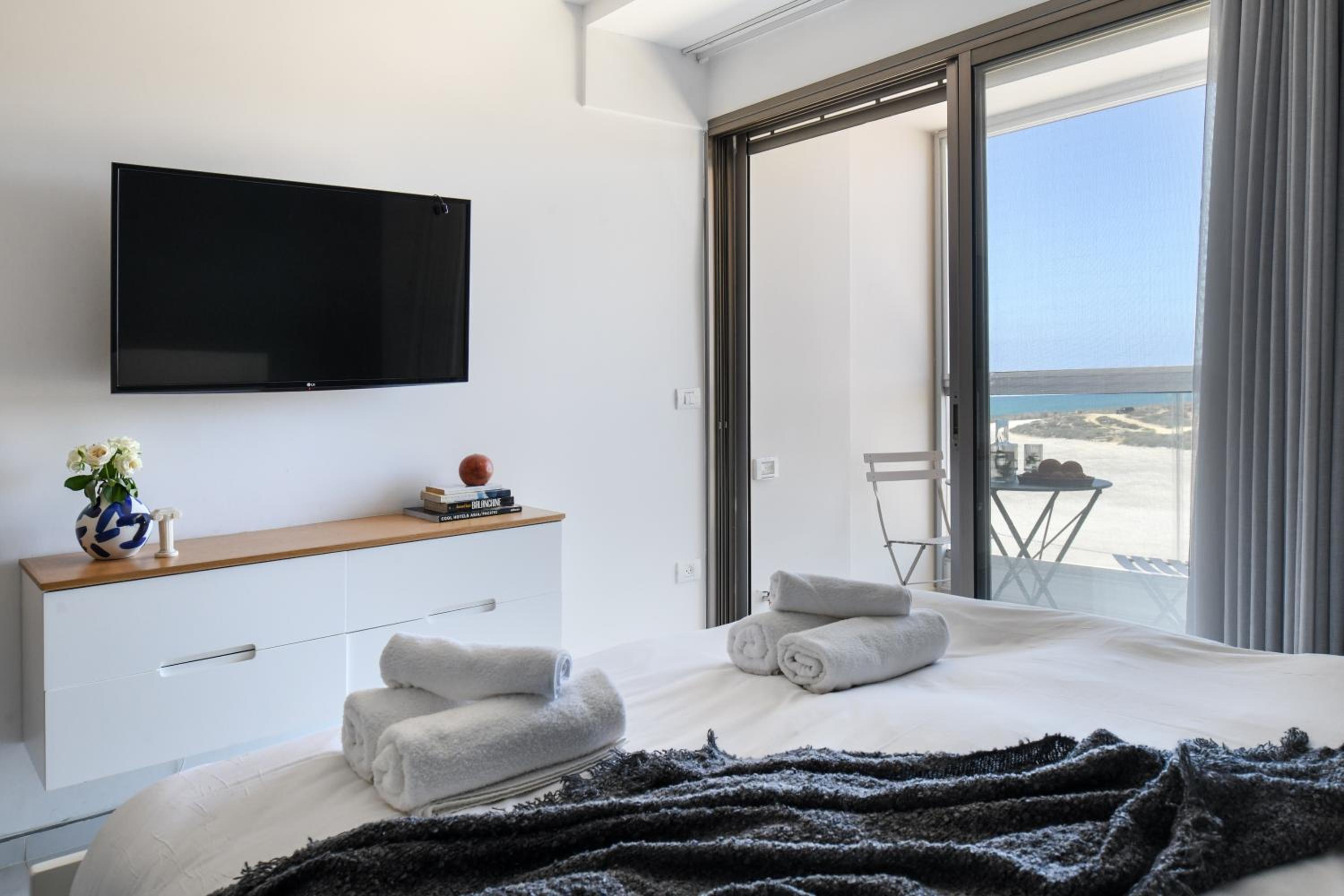HaTsuk Beach Sea-View Studio by Sea N' Rent view 2