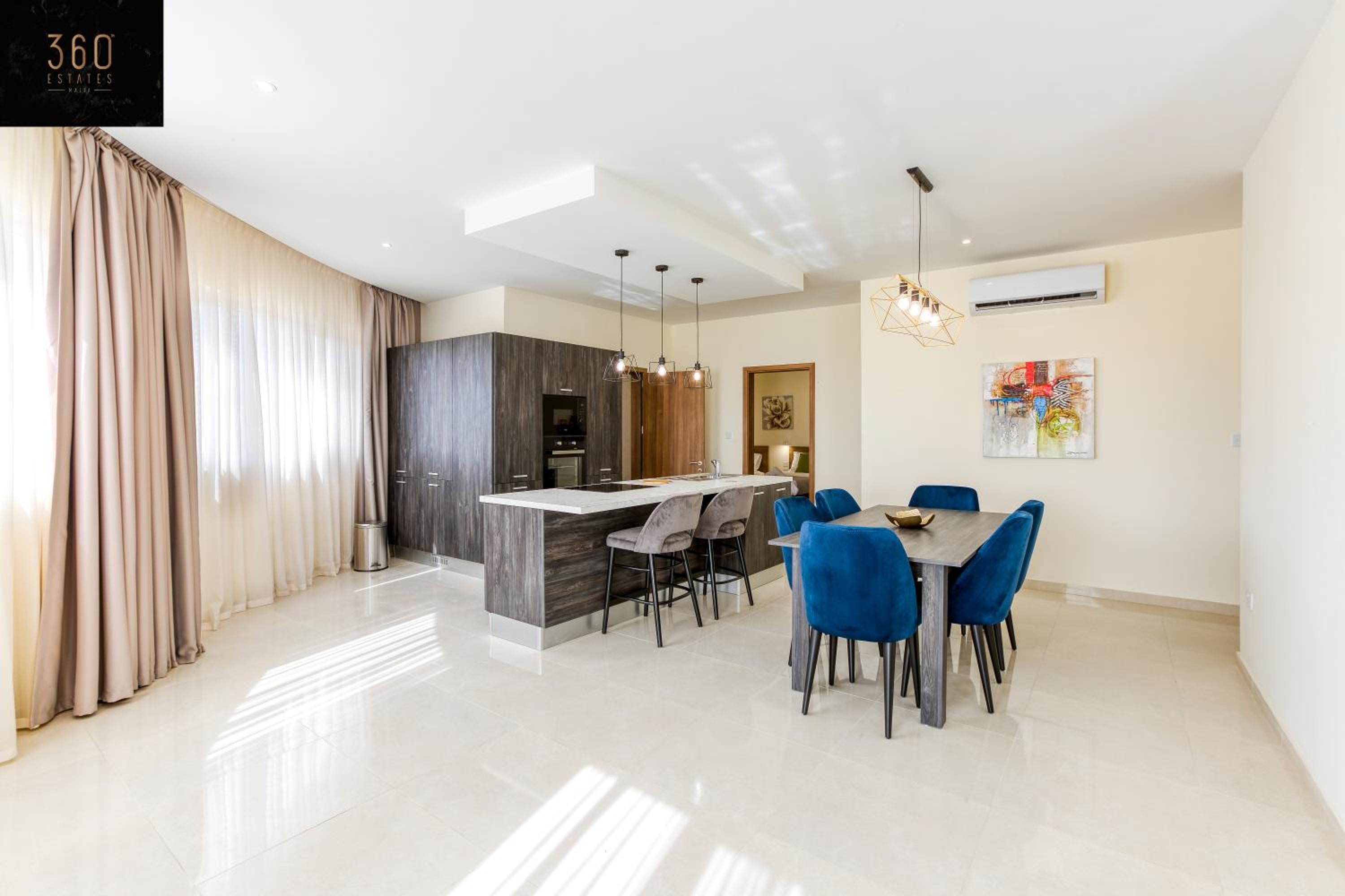 Luxury beautiful penthouse with amazing views & AC by 360 Estates view 2