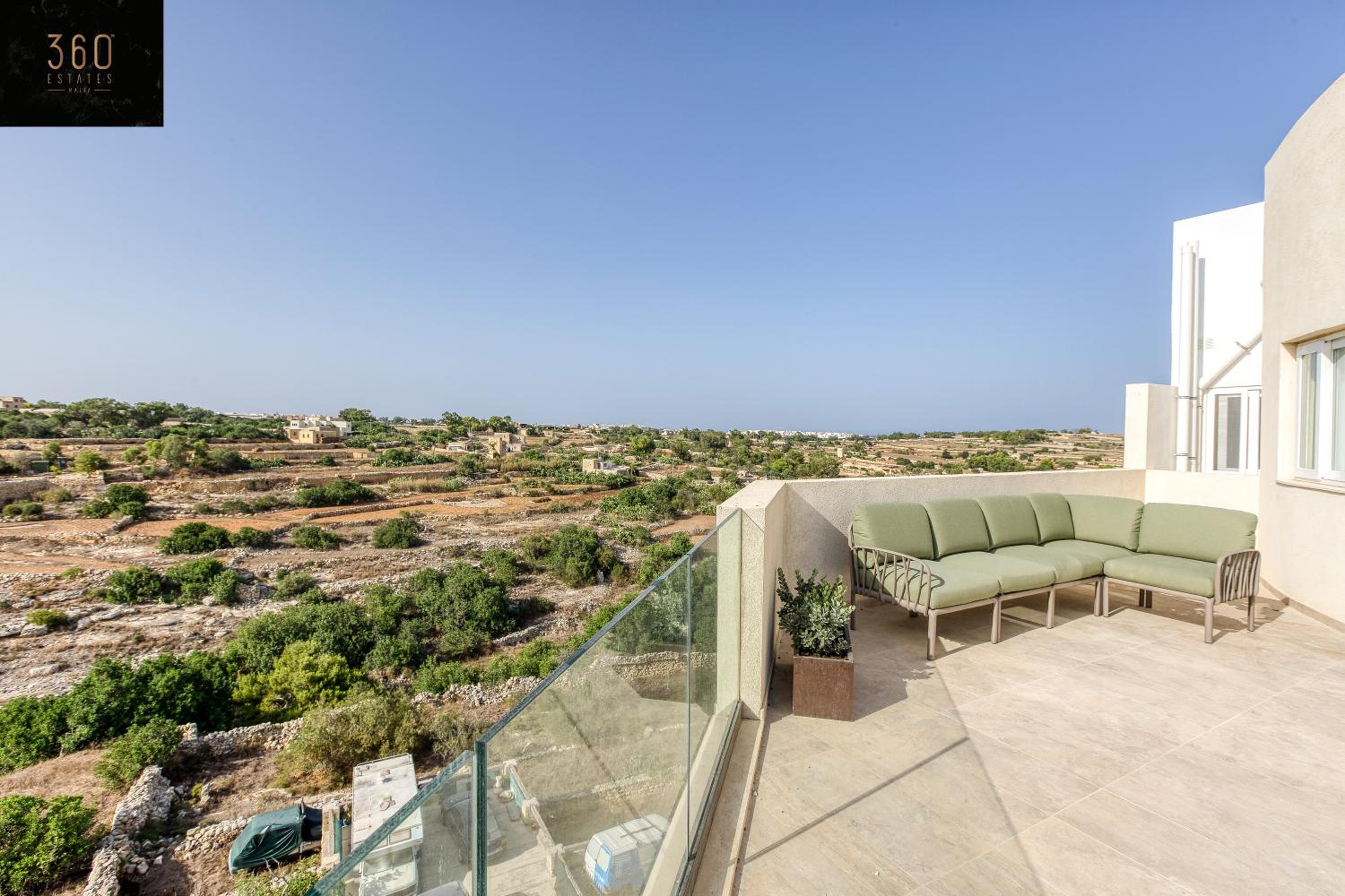 Luxury beautiful penthouse with amazing views & AC by 360 Estates view 4