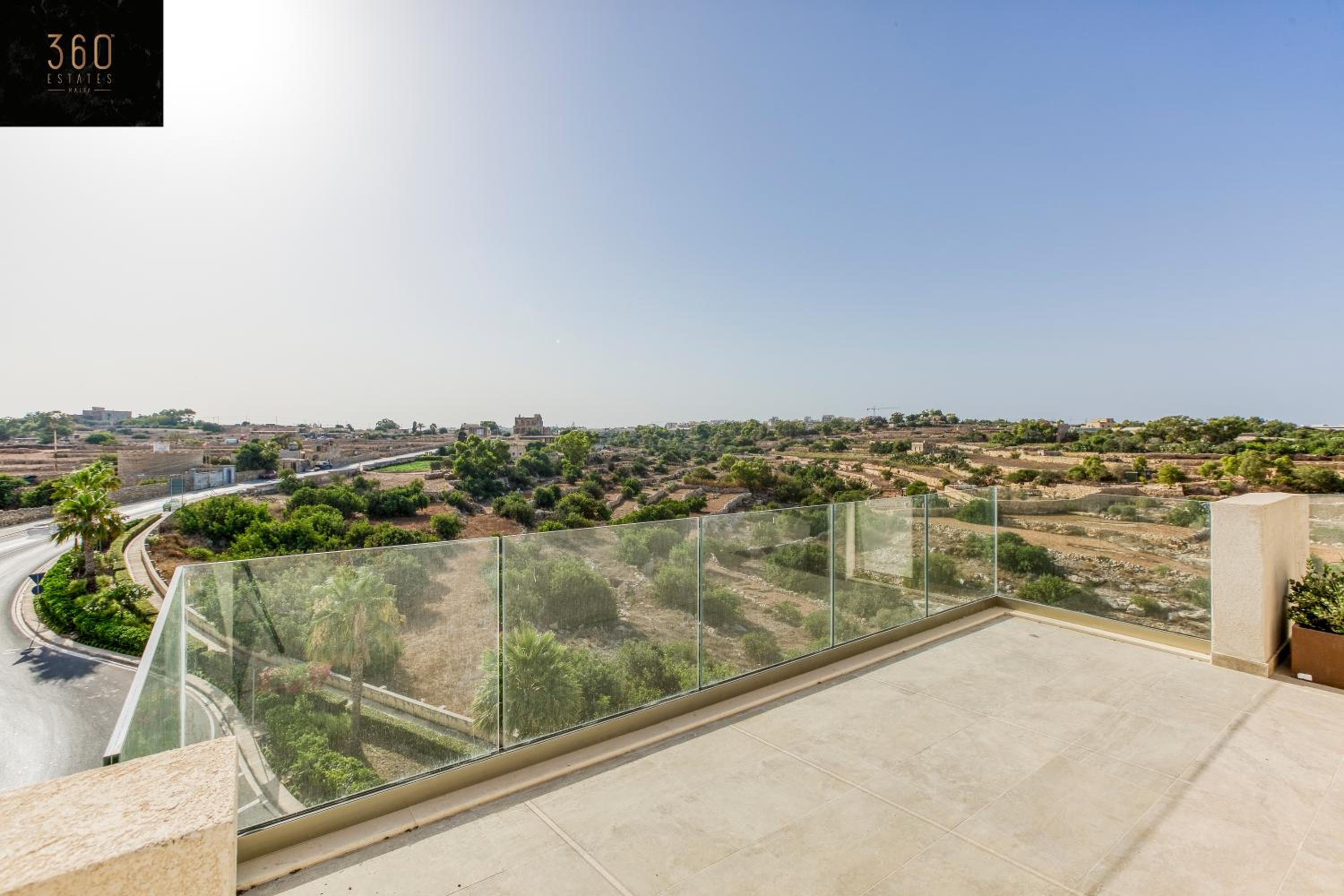 Luxury beautiful penthouse with amazing views & AC by 360 Estates view 3