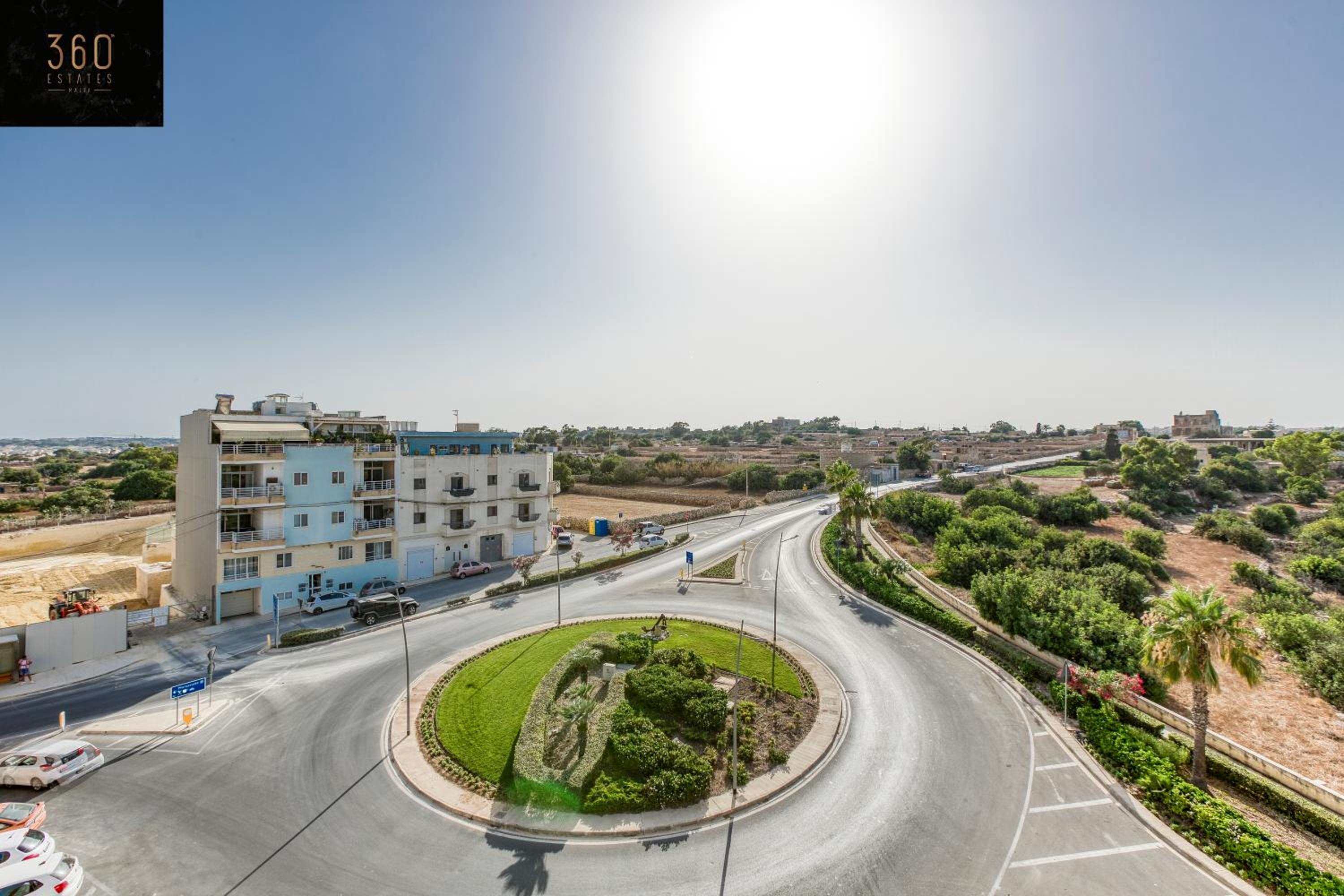 Luxury beautiful penthouse with amazing views & AC by 360 Estates view 5