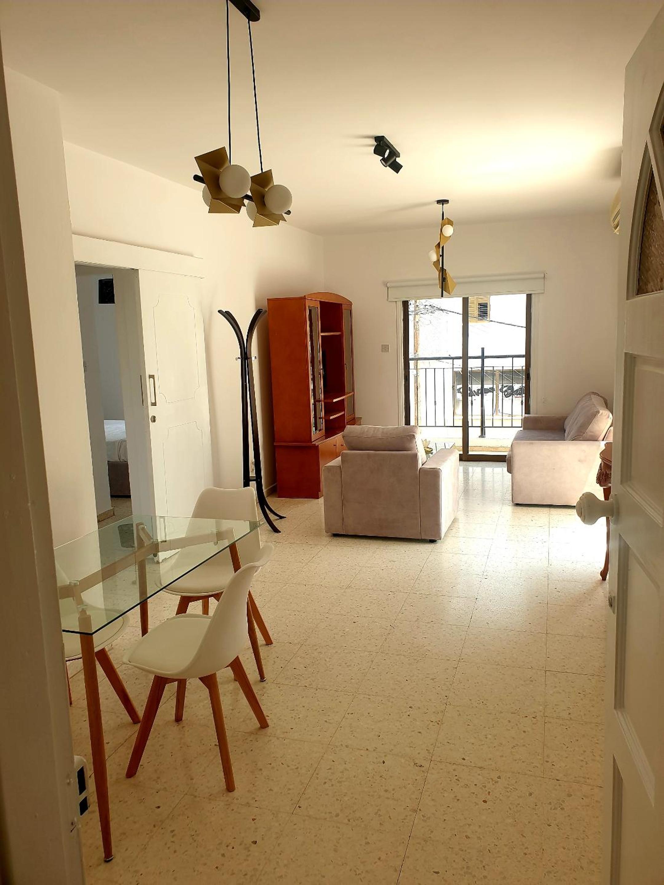 Spacious 2 BR appartment near mall -Internet 1Gbps