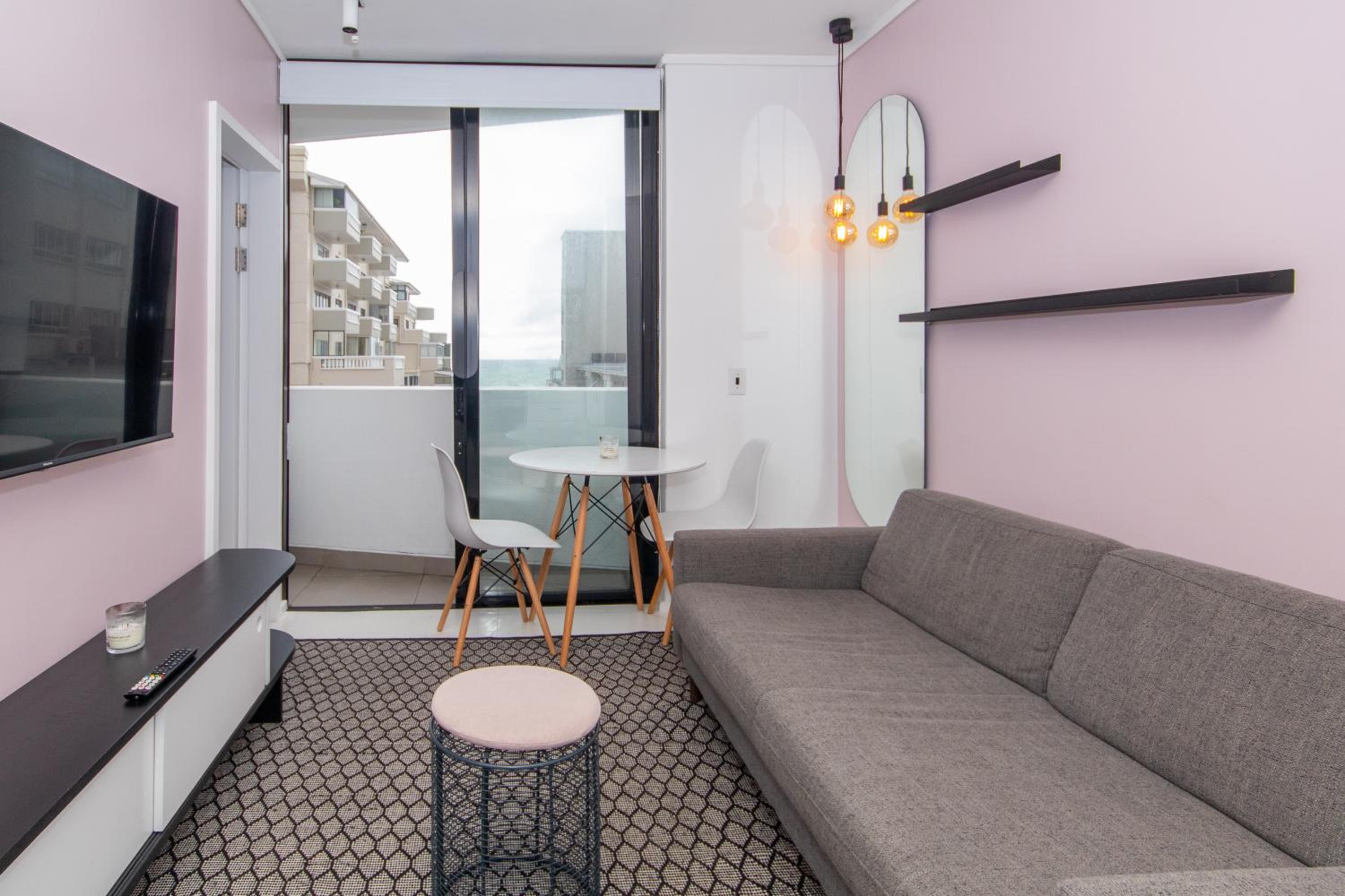 402 The Flamingo, luxury Living view 5