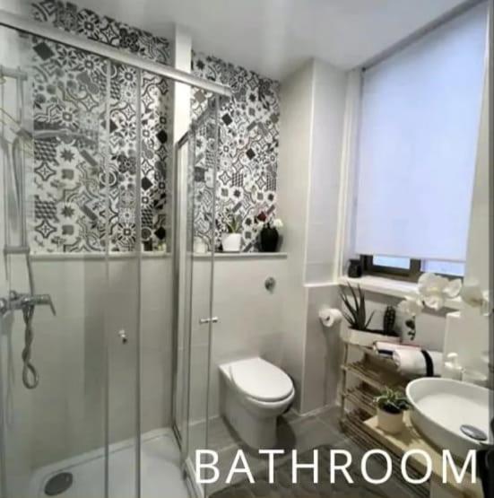 Quiet double, twin or triple room with private bathroom, not ensuite view 3