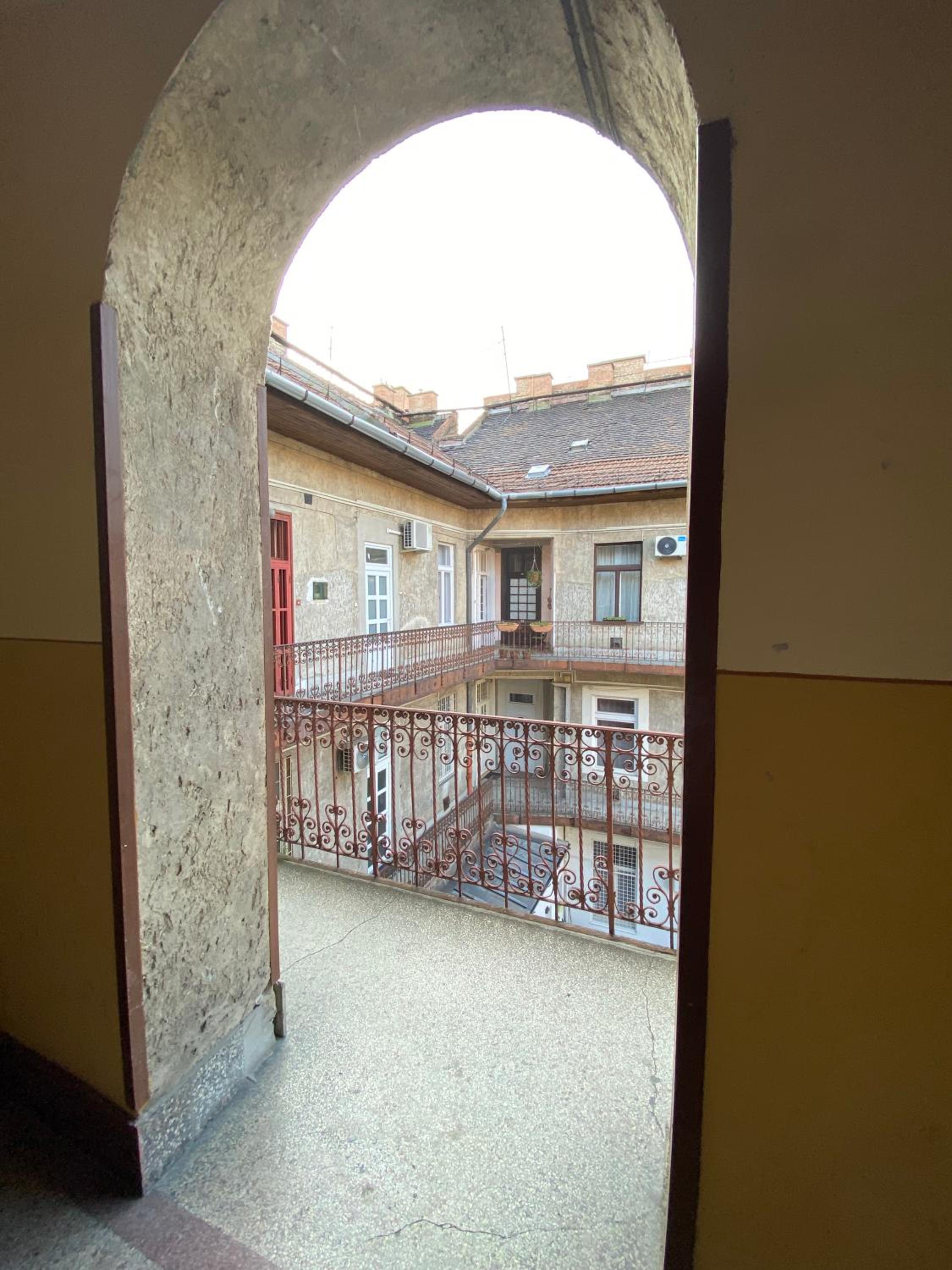 Photo 44