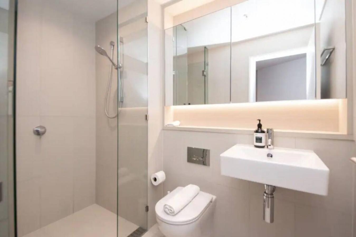 65D Modern 2BR Apt nr Yarra river, Free Parking
