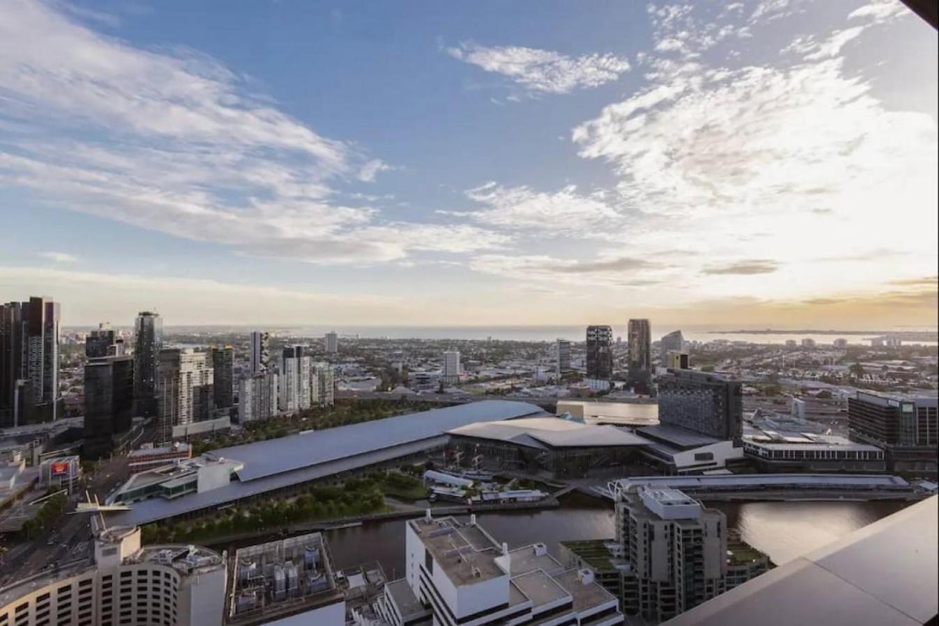 65D Modern 2BR Apt nr Yarra river, Free Parking