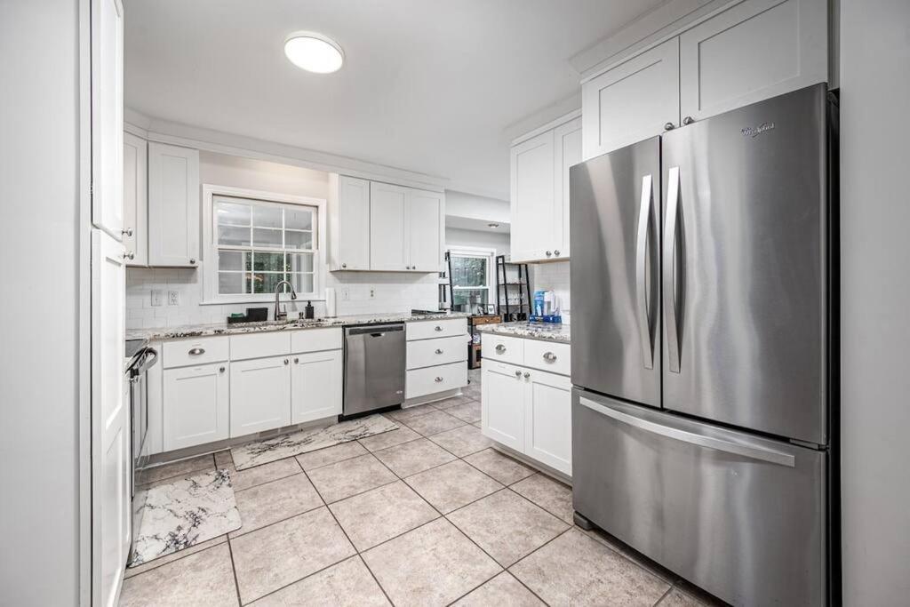 Pet Friendly Cozy 3BRM fully Fenced yard view 3