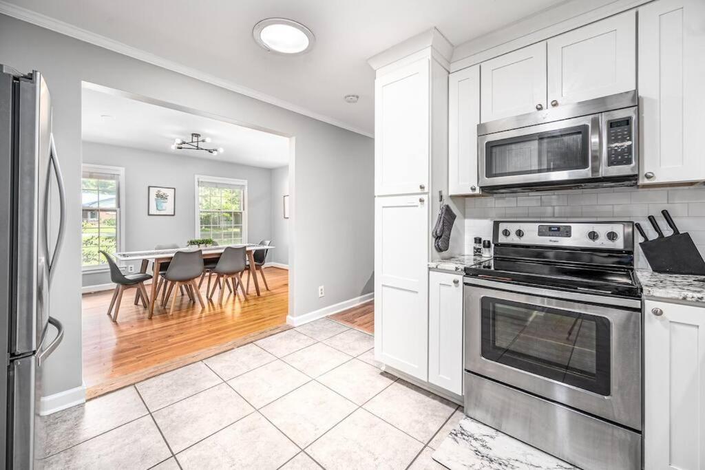 Pet Friendly Cozy 3BRM fully Fenced yard view 5