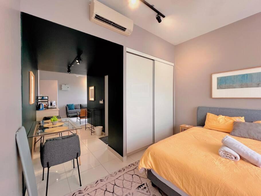 Studio Staycation D'Sara @ Linked MRT, Near Thomson Hospital & Sungai Buloh Hospital photo 3