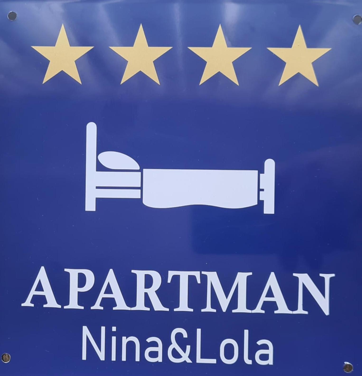 Nina & Lola view 3