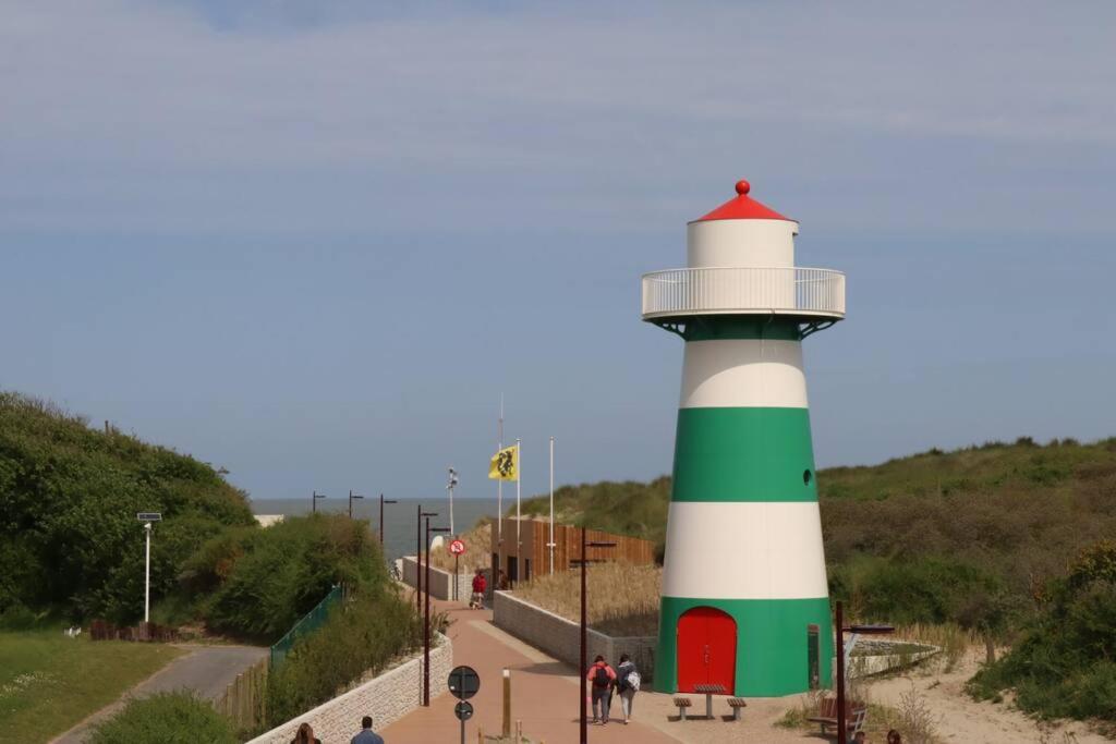 App op steenworp van golf&strand