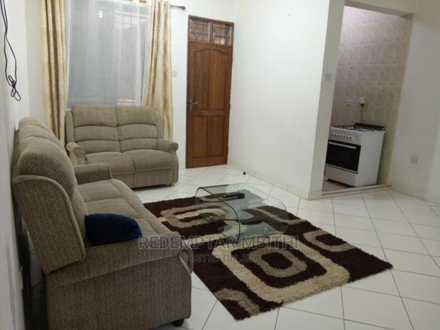 Mumbi's Apartments view 3