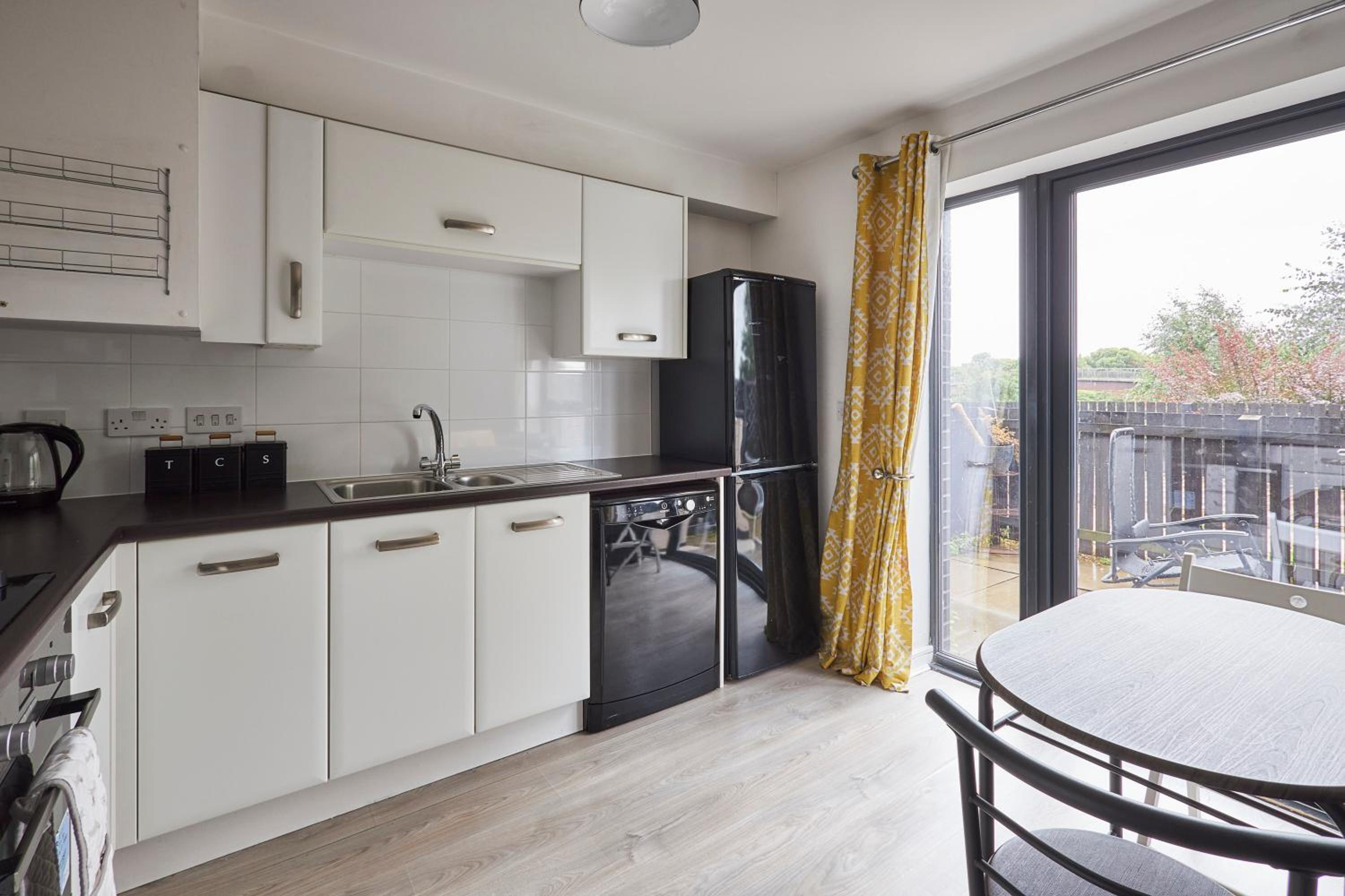 Host & Stay - London Avenue view 2
