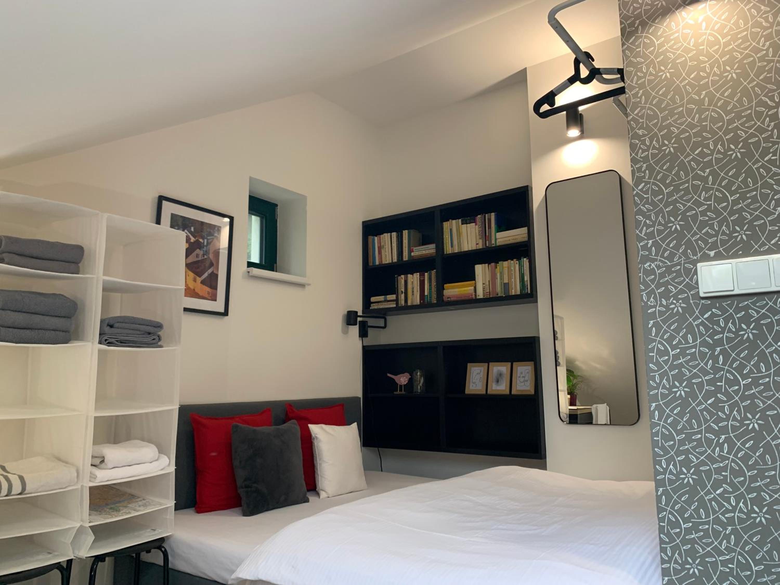 Cozy friendly place with free parking