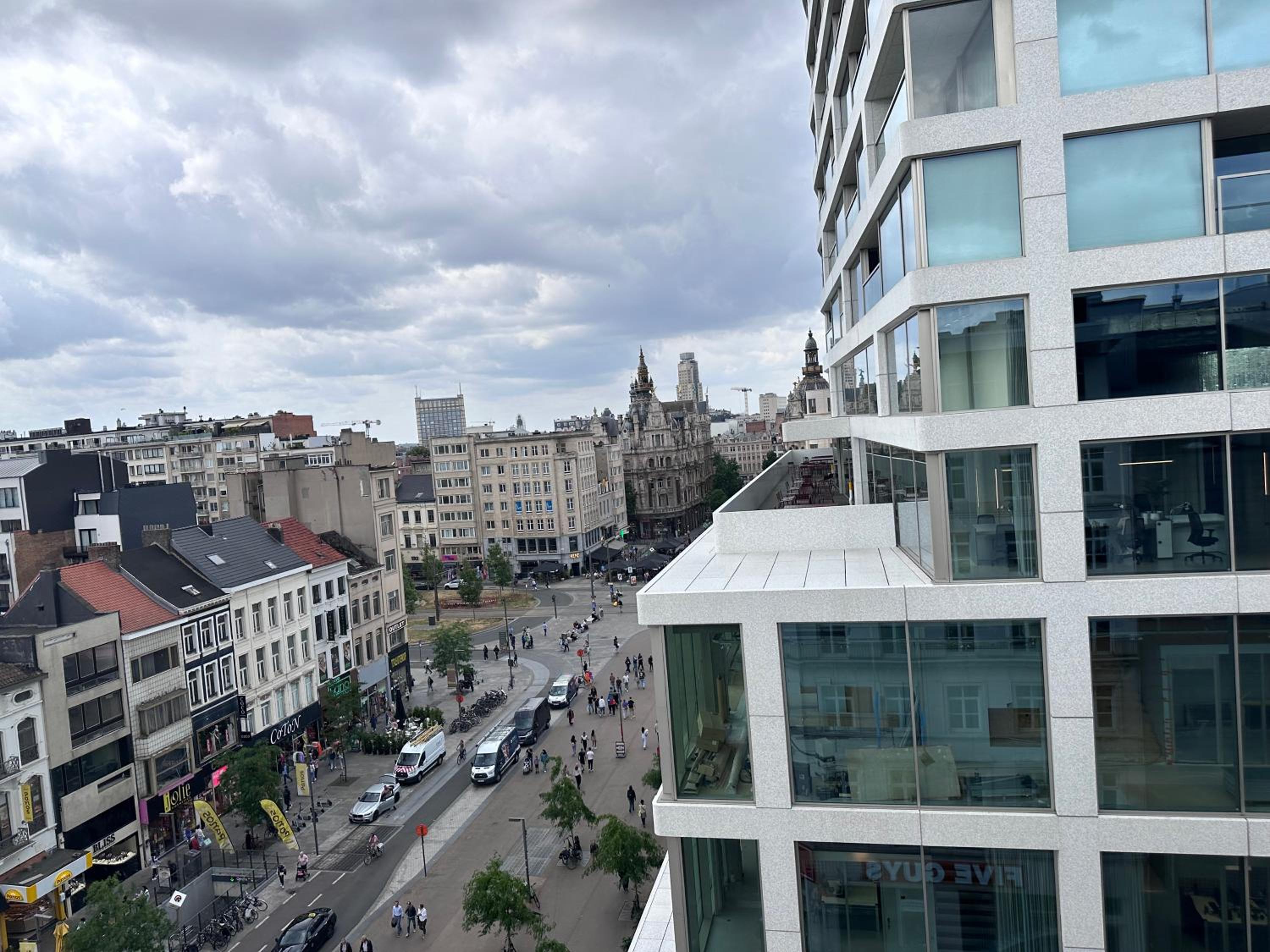 Smartflats - Central Antwerp view 4