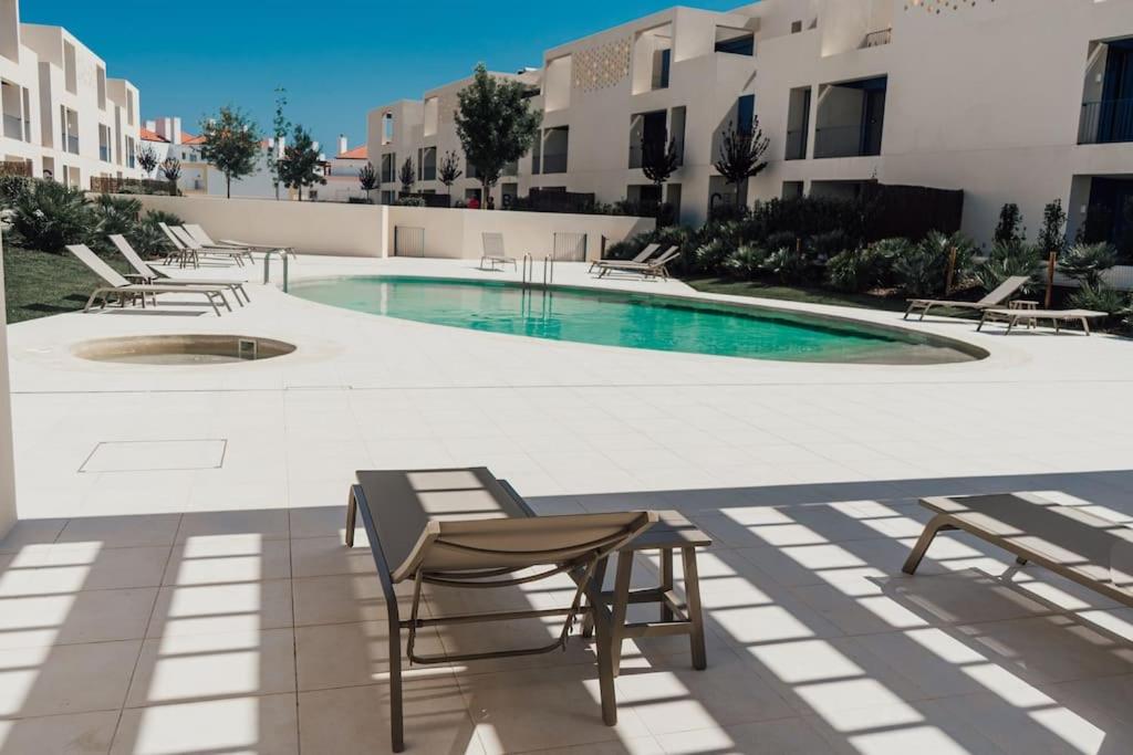 2BR Apt w- Private Garden, Pool, Gym & Parking view 4