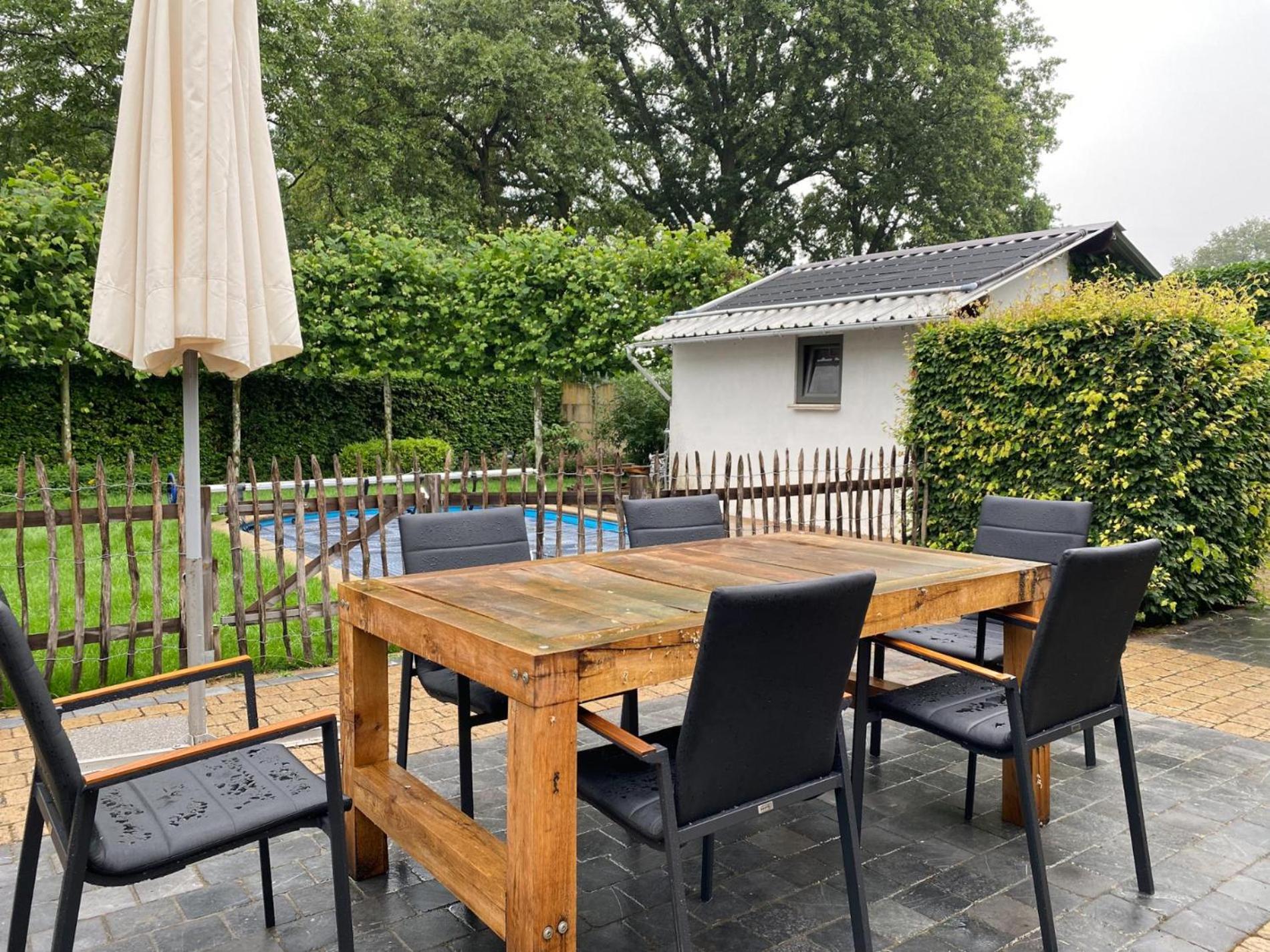 8P 4B Beautiful Villa with swimming pool in Zonhoven