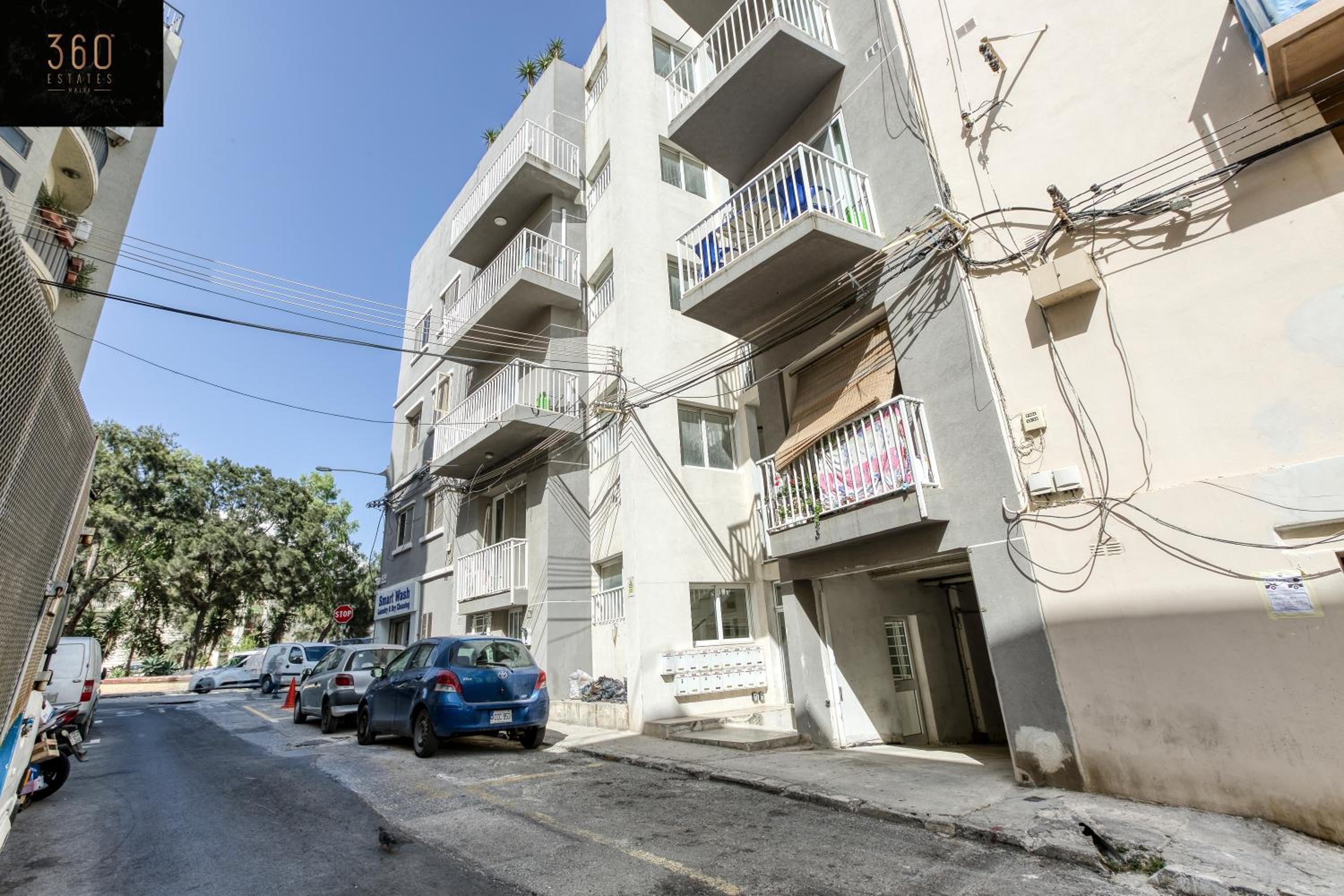 Spacious central 2BR, just off UNI & Hospital & WIFI by 360 Estates view 3