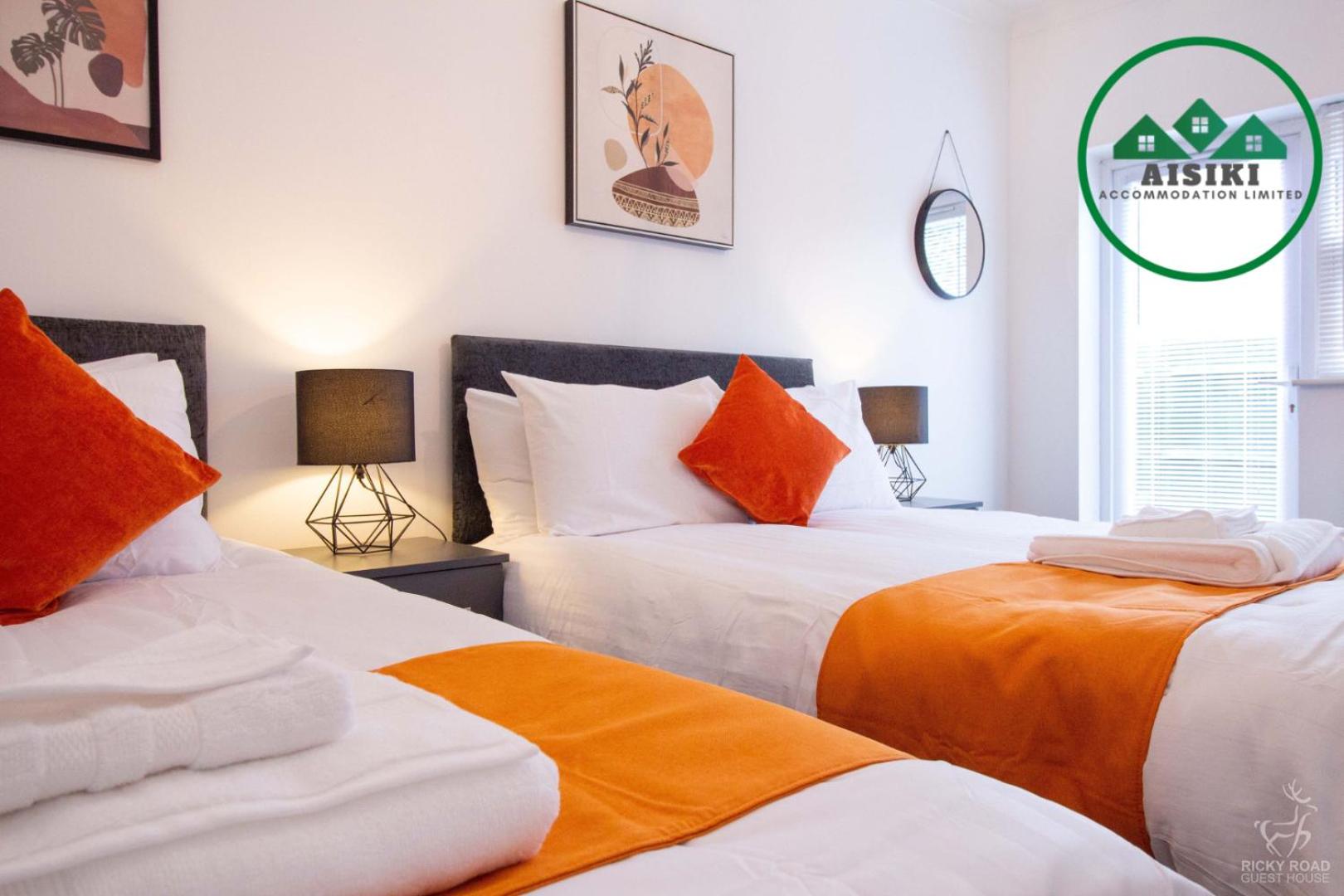 Aisiki Stays Apartments at Harwoods Road, Multiple 2-Bedroom, Pet-Friendly Flat, King or Twin or Double Beds, with Free Wi-Fi and Parking Space view 3