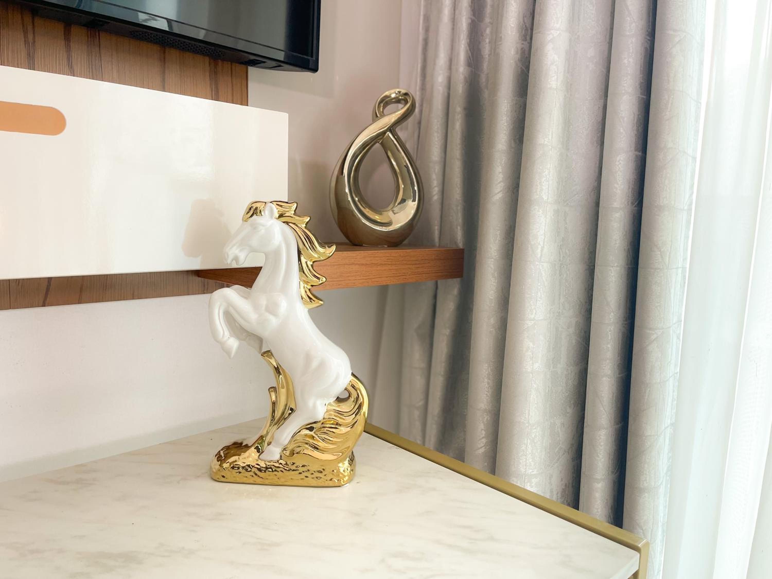 Luxury Room with Marina view close to JBR Beach and Metro with Shared Kitchen