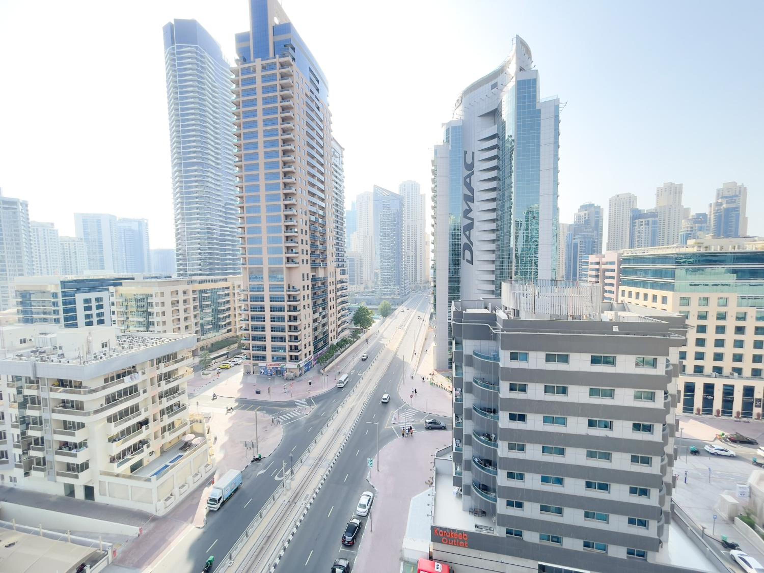 Luxury Room with Marina view close to JBR Beach and Metro with Shared Kitchen