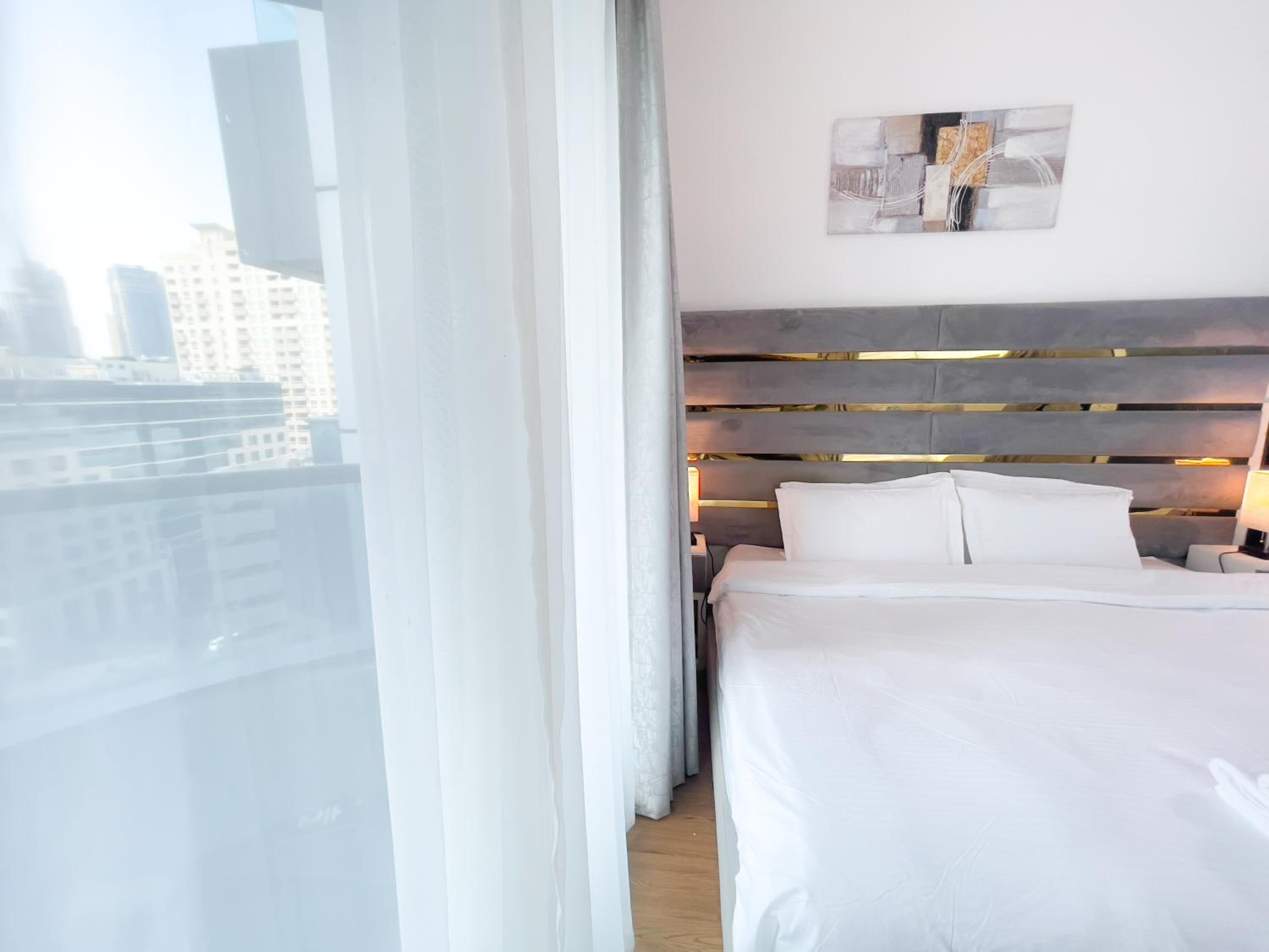 Luxury Room with Marina view close to JBR Beach and Metro with Shared Kitchen