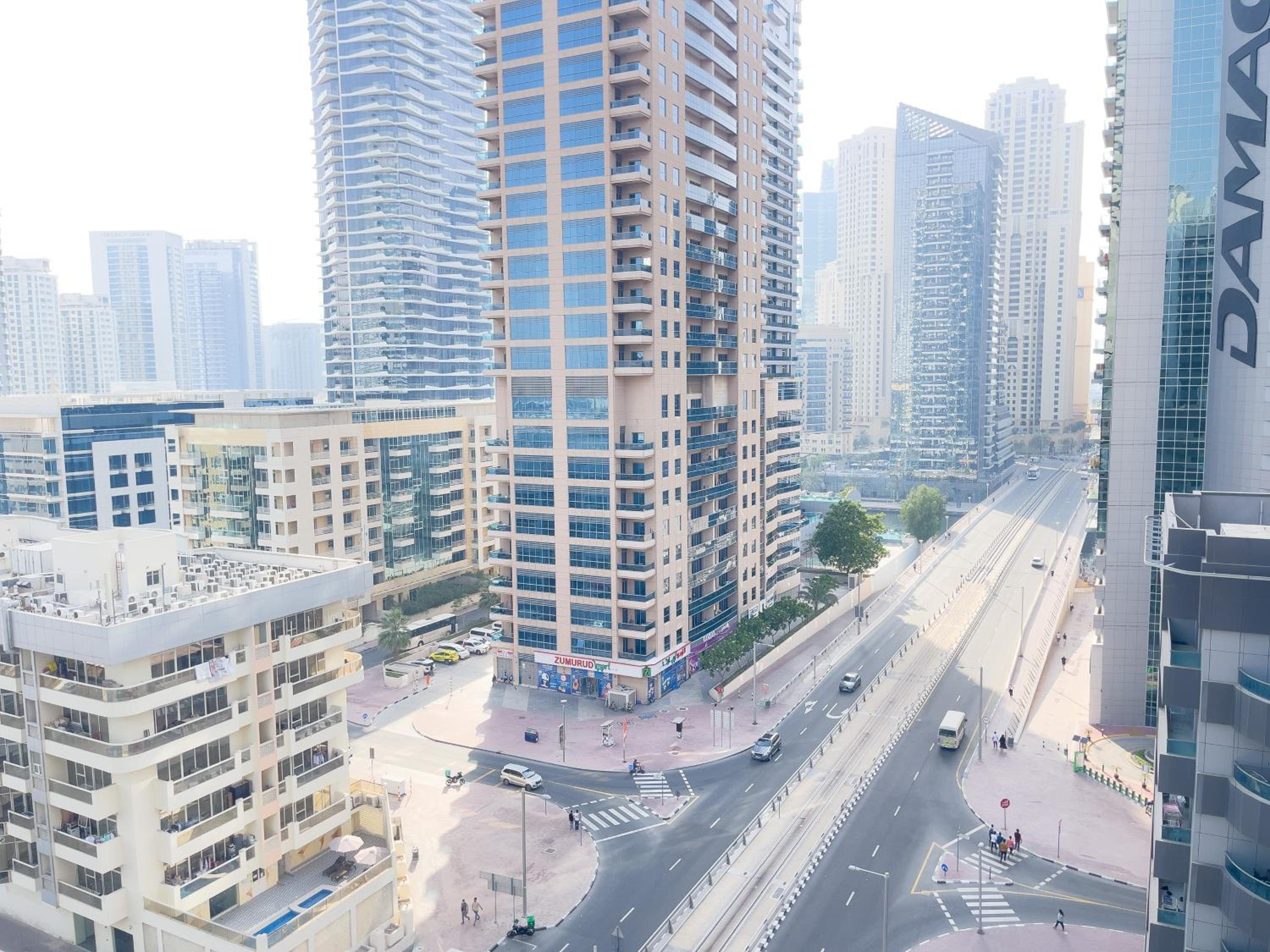 Luxury Room with Marina view close to JBR Beach and Metro with Shared Kitchen