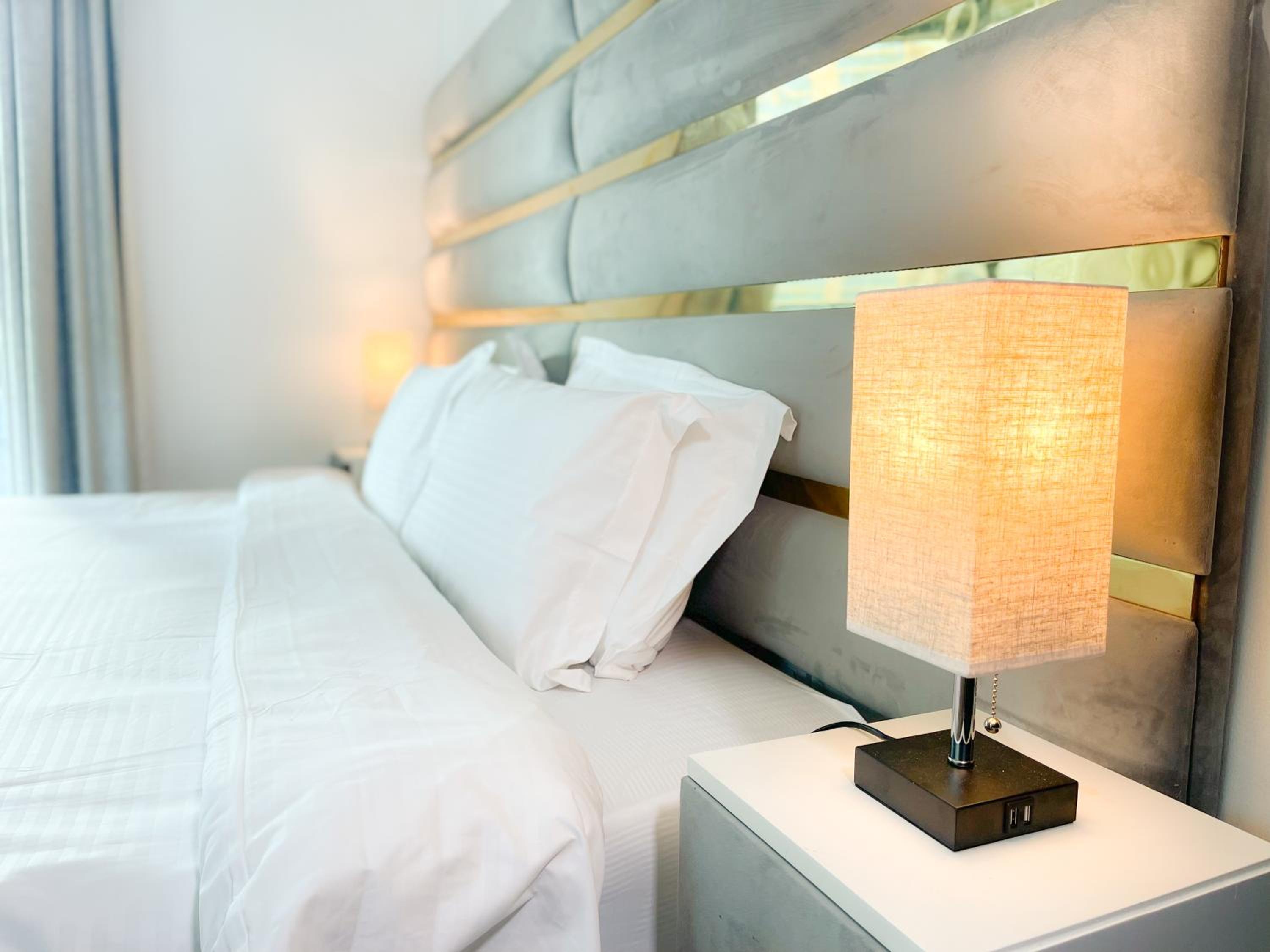 Luxury Room with Marina view close to JBR Beach and Metro with Shared Kitchen