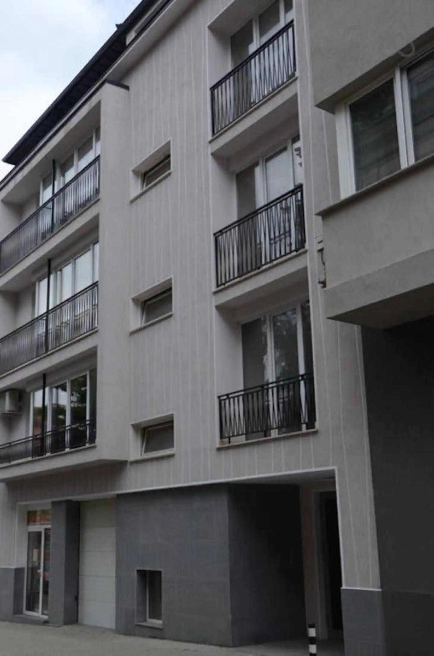 Industrial Look Apartment Top Centre + Free Parking